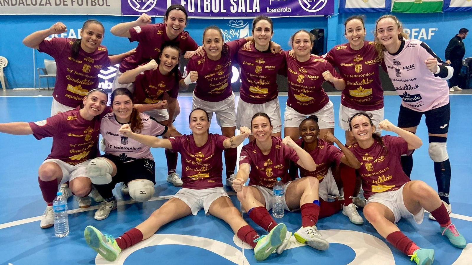 Las jugadoras del Guadalcacín FSF celebran su triunfo ante el Atlético Torcal. Las jugadoras del Guadalcacín FSF celebran su triunfo ante el Atlético Torcal.