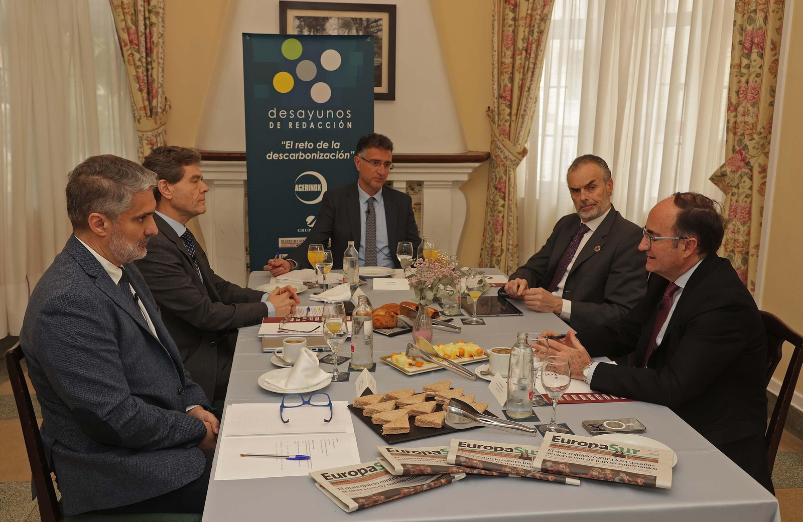Desayunos de Redacción: 'El reto de la descarbonización', en imágenes