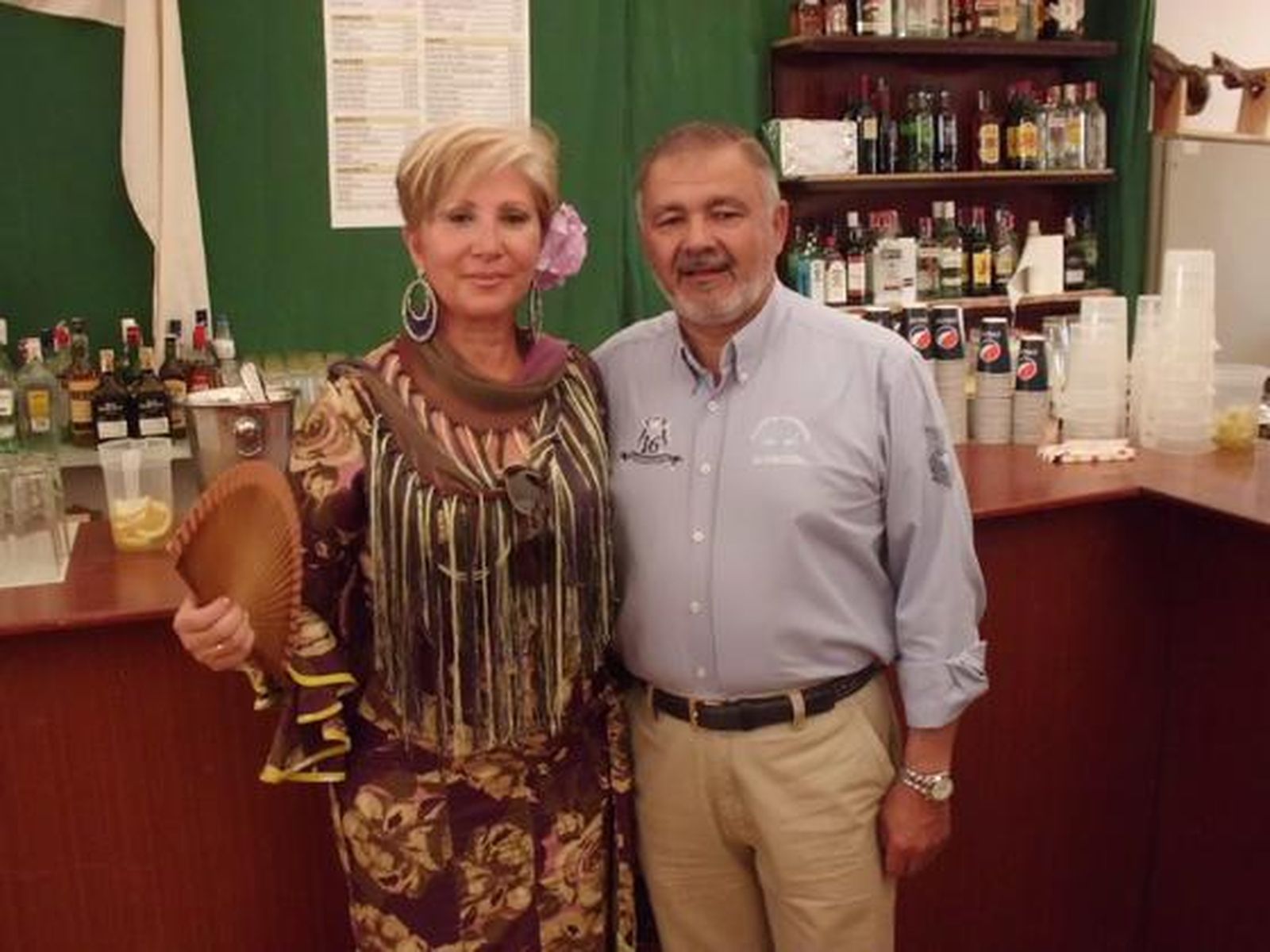 Juan López y su esposa Hortensia Aguilar, disfrutando de la Feria en la caseta 'Amigos del Diario.