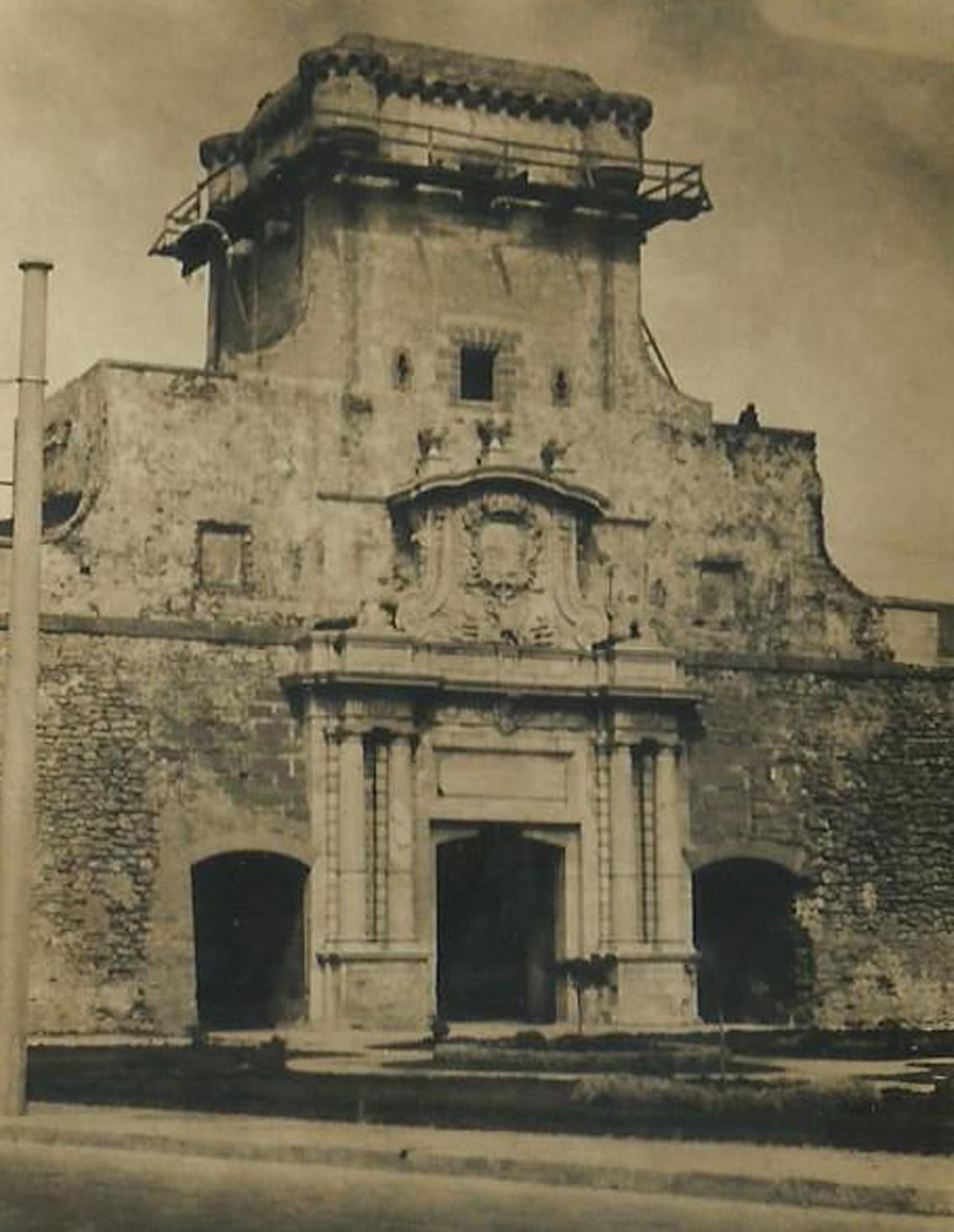 Planos e imágenes inéditas de la reforma de la Puerta de Tierra de Cádiz