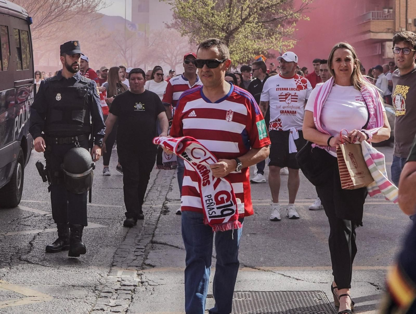 Encuéntrate en la grada en el Granada CF - Real Oviedo