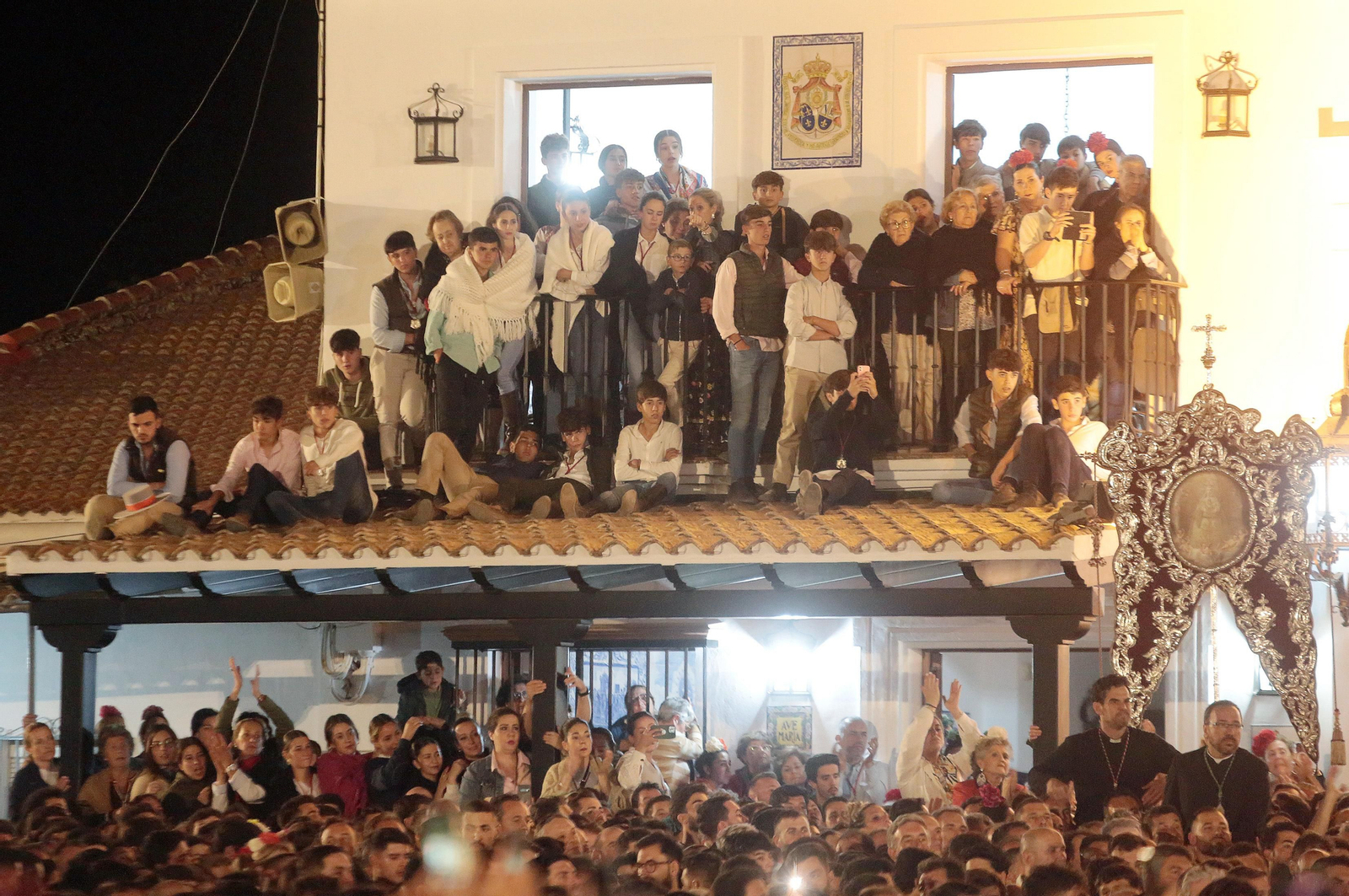 El Rocío 2023: Salto a la reja y procesión de la Virgen del Rocío en imágenes