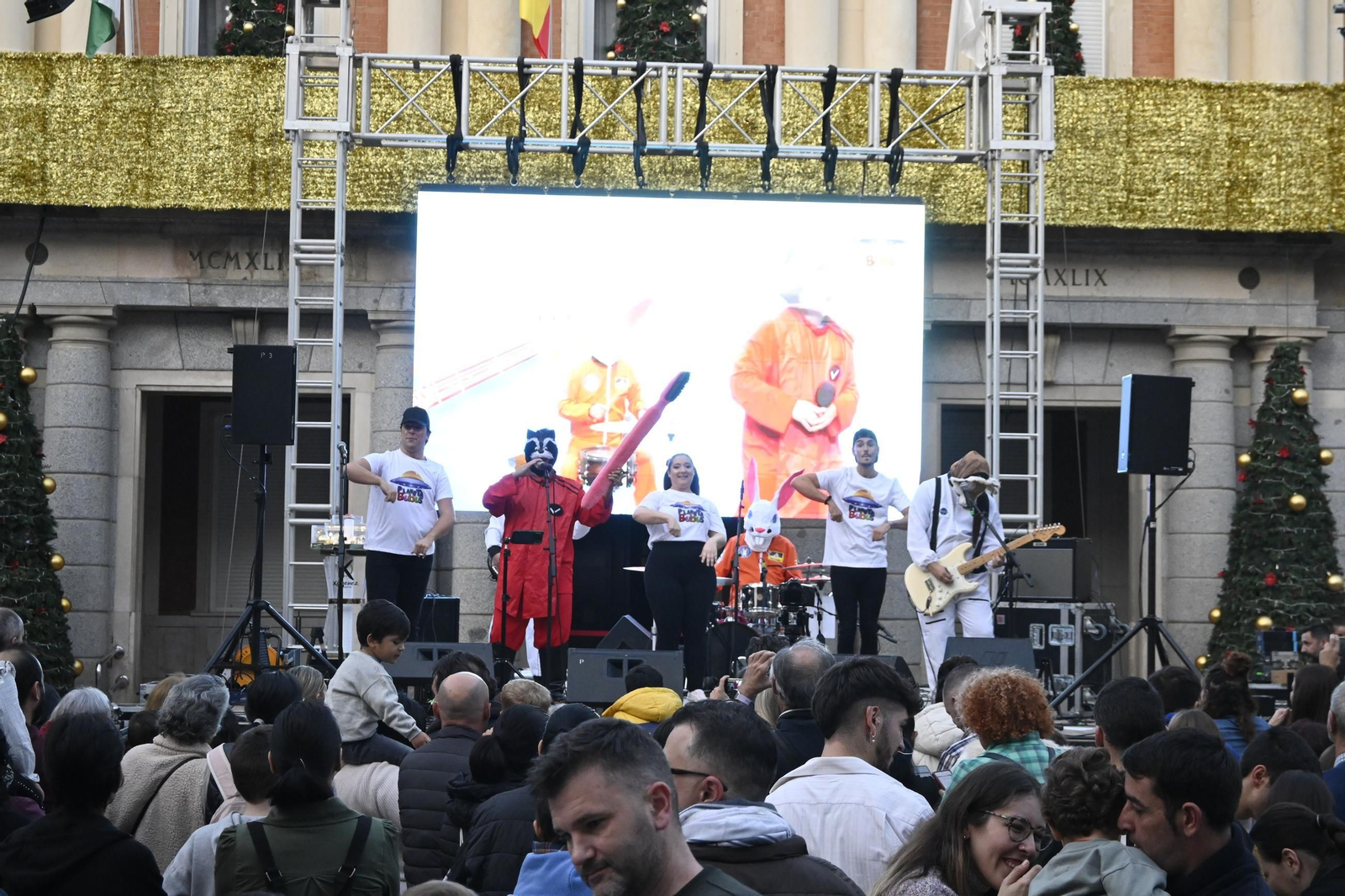 Imágenes de la nevada y alumbrado navideño en Huelva