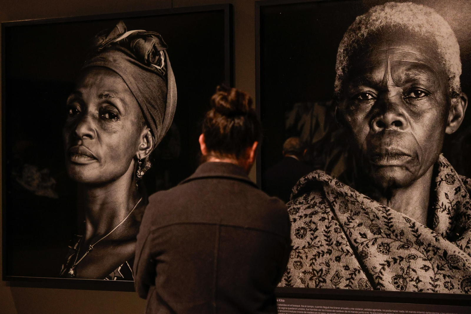 Las imágenes de la presentación de la exposición "Narrativas ocultas" de Isabel Muñoz y Susan Meiselas, en Artillería