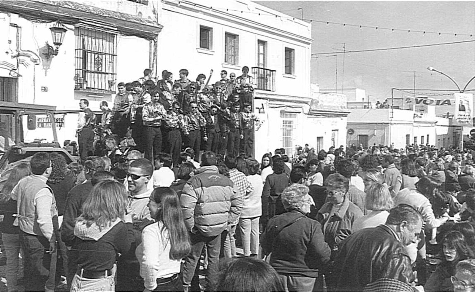 Una batea con un coro en la Plaza de las Vacas, en 1996