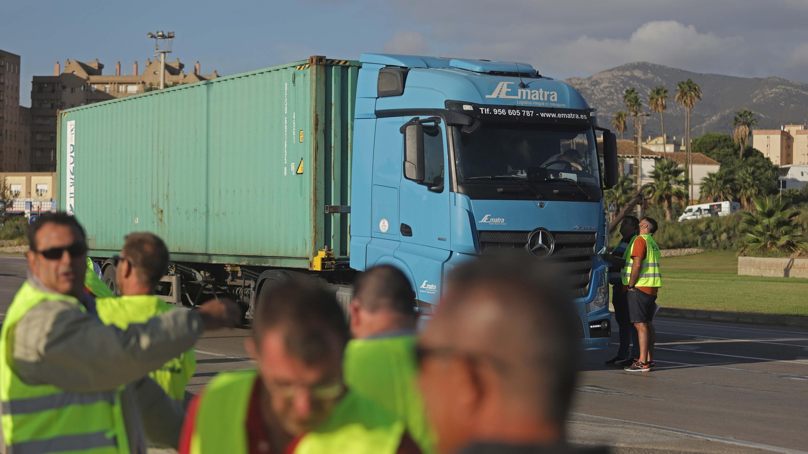 Fotos del paro de camioneros en el puerto de Algeciras