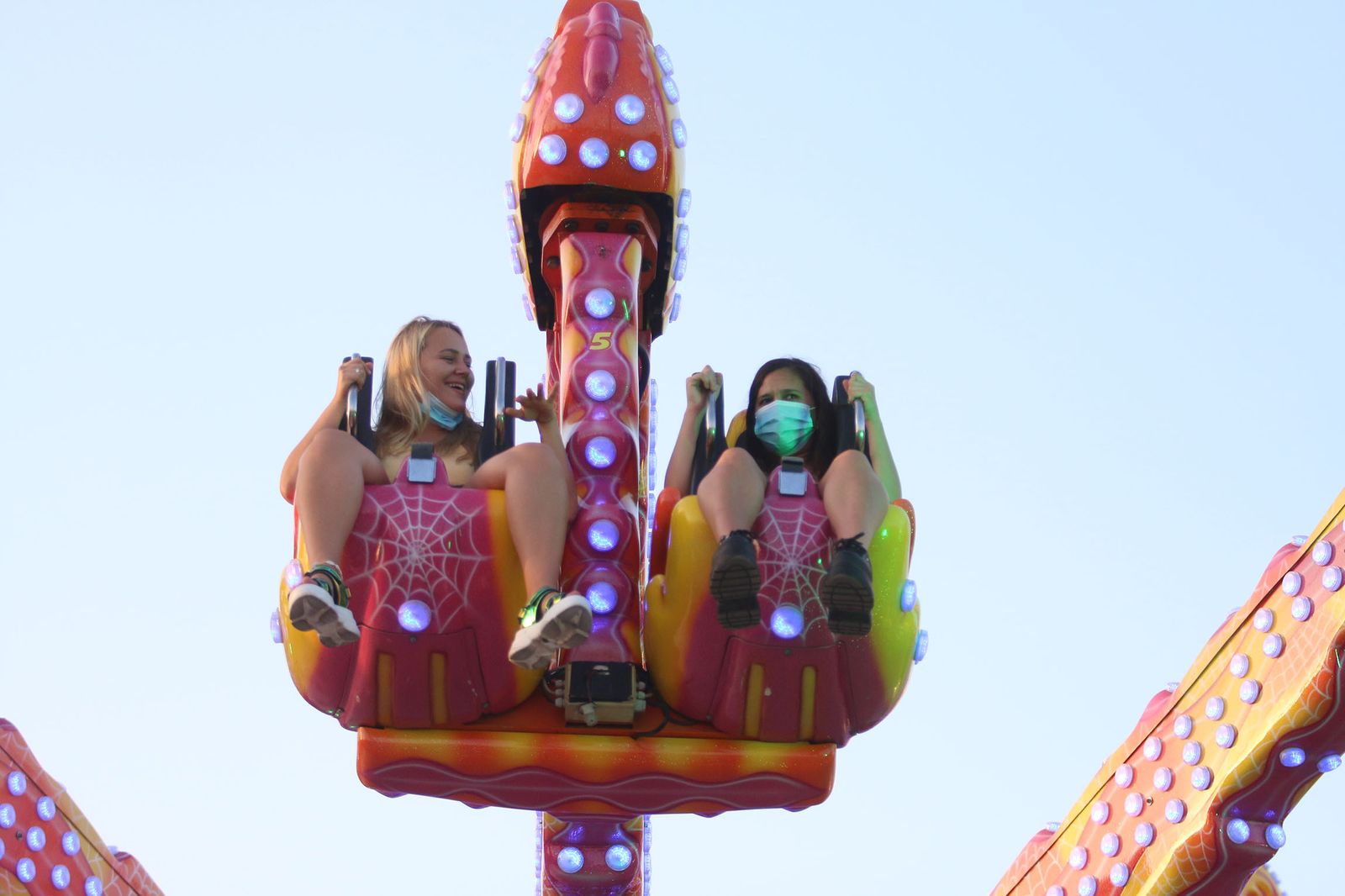 Primer día de cacharricos en una reducida Feria de Almería 2021