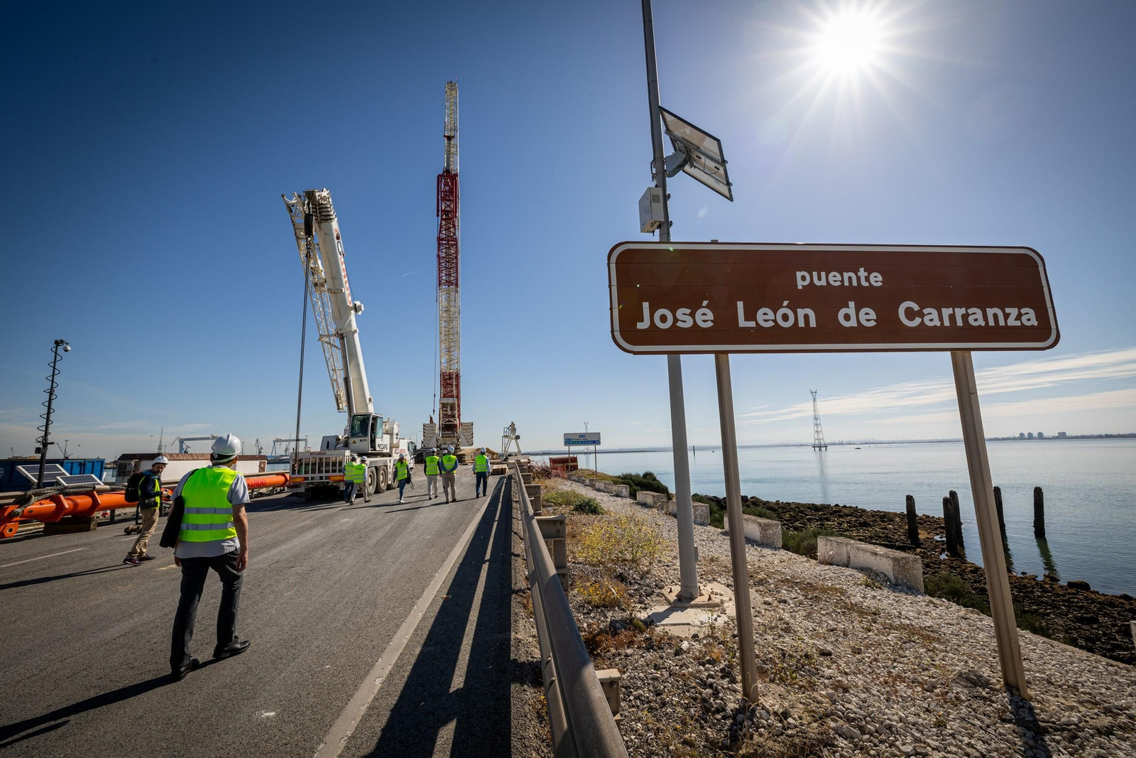 Acceso al puente José León de Carranza. Acceso al puente José León de Carranza.