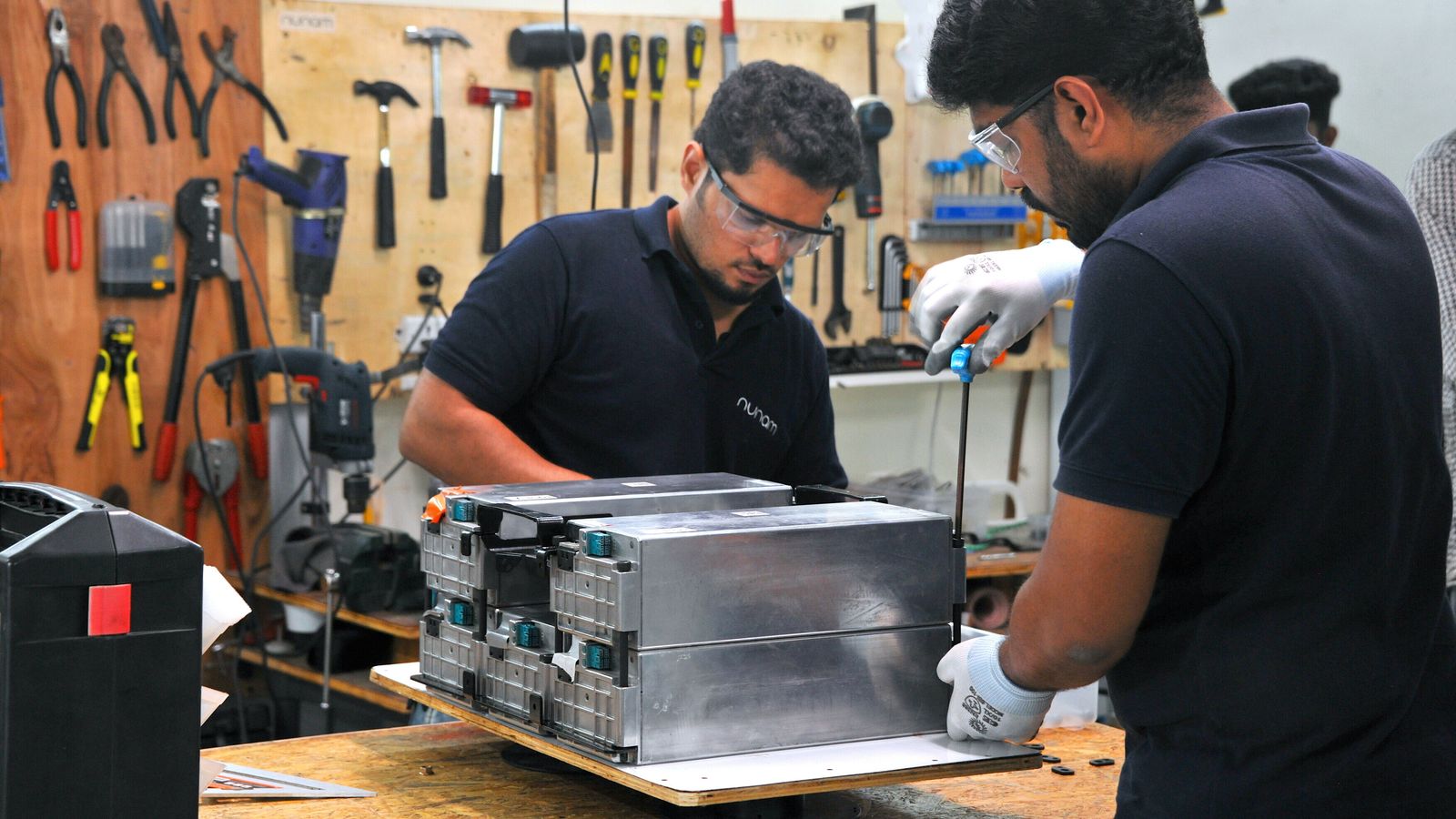 Han sido los alumnos de Audi quienes han realizado el trabajo de desarrollo para la electrificación de estos bicitaxis.