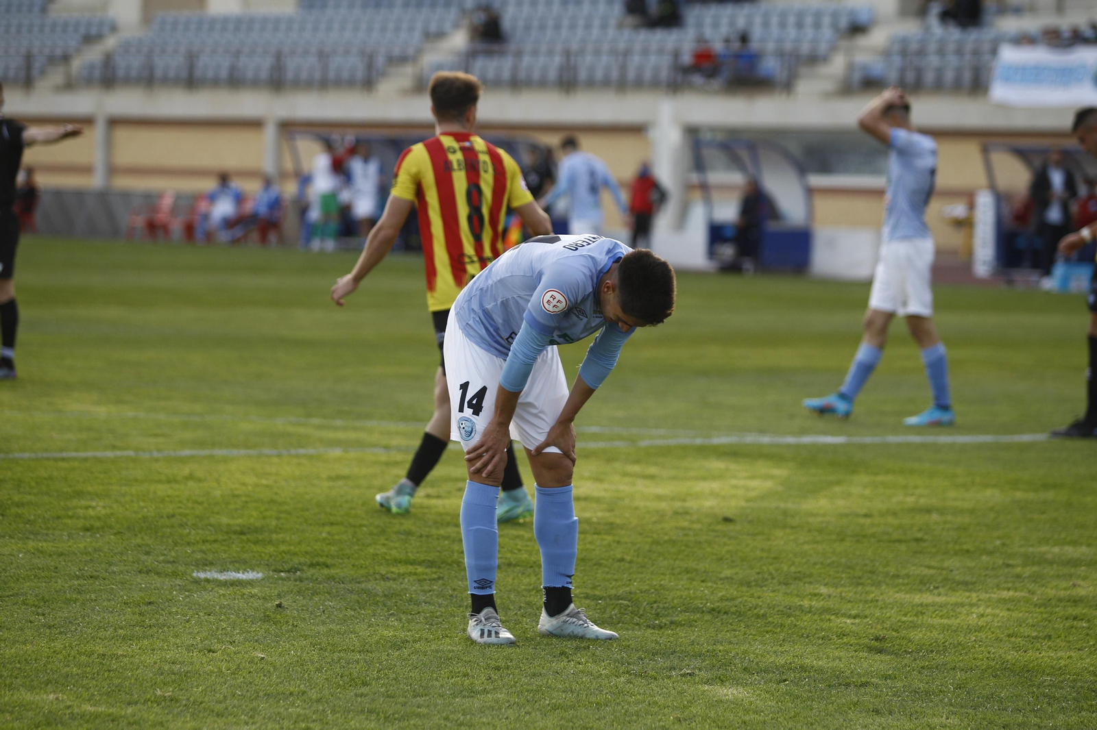 Sergio Montero se lamenta durante el partido.