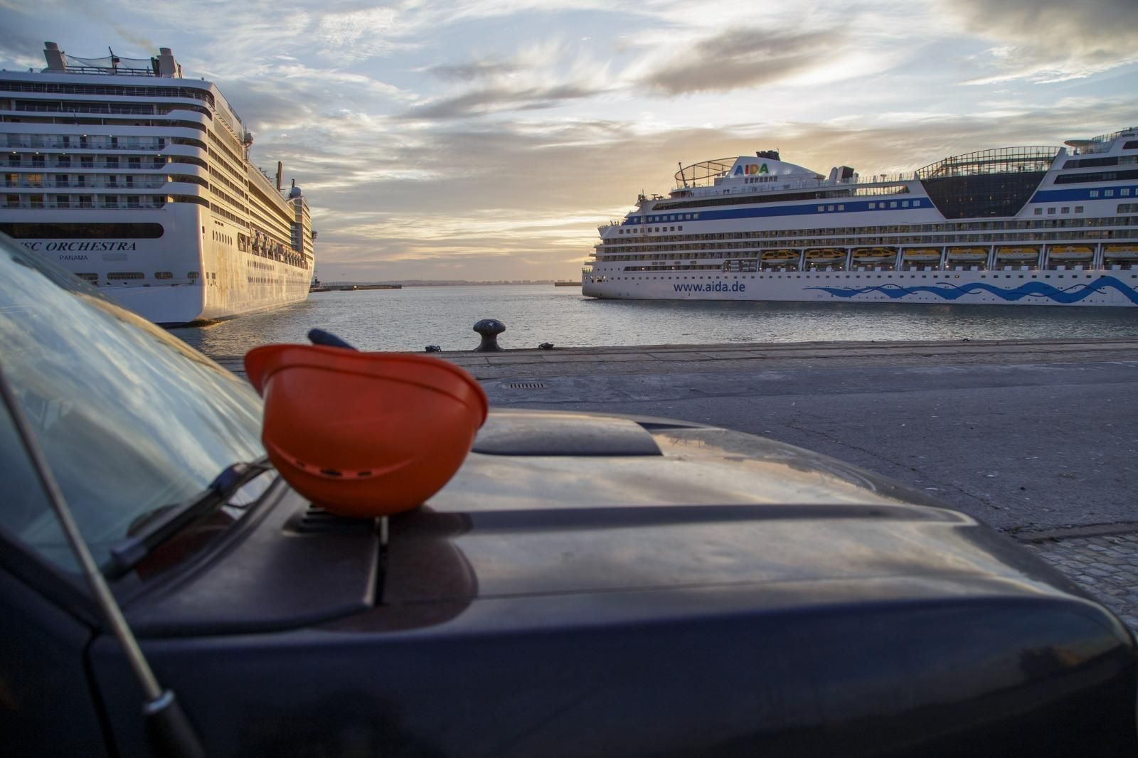 Tres grandes cruceros trajeron este miércoles hasta Cádiz a varios miles de turistas