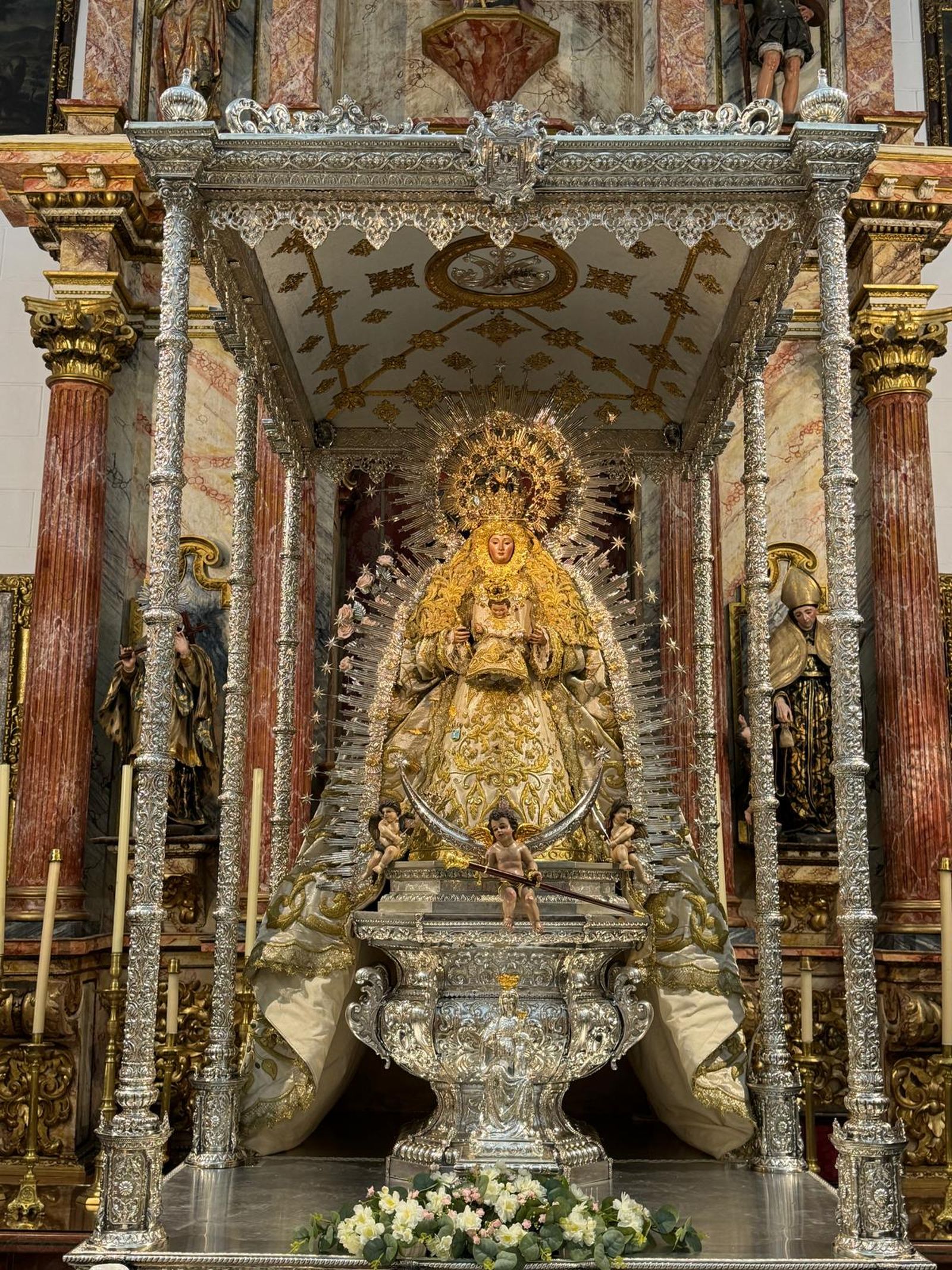 La Virgen de Cuatrovitas preparada para su Romería