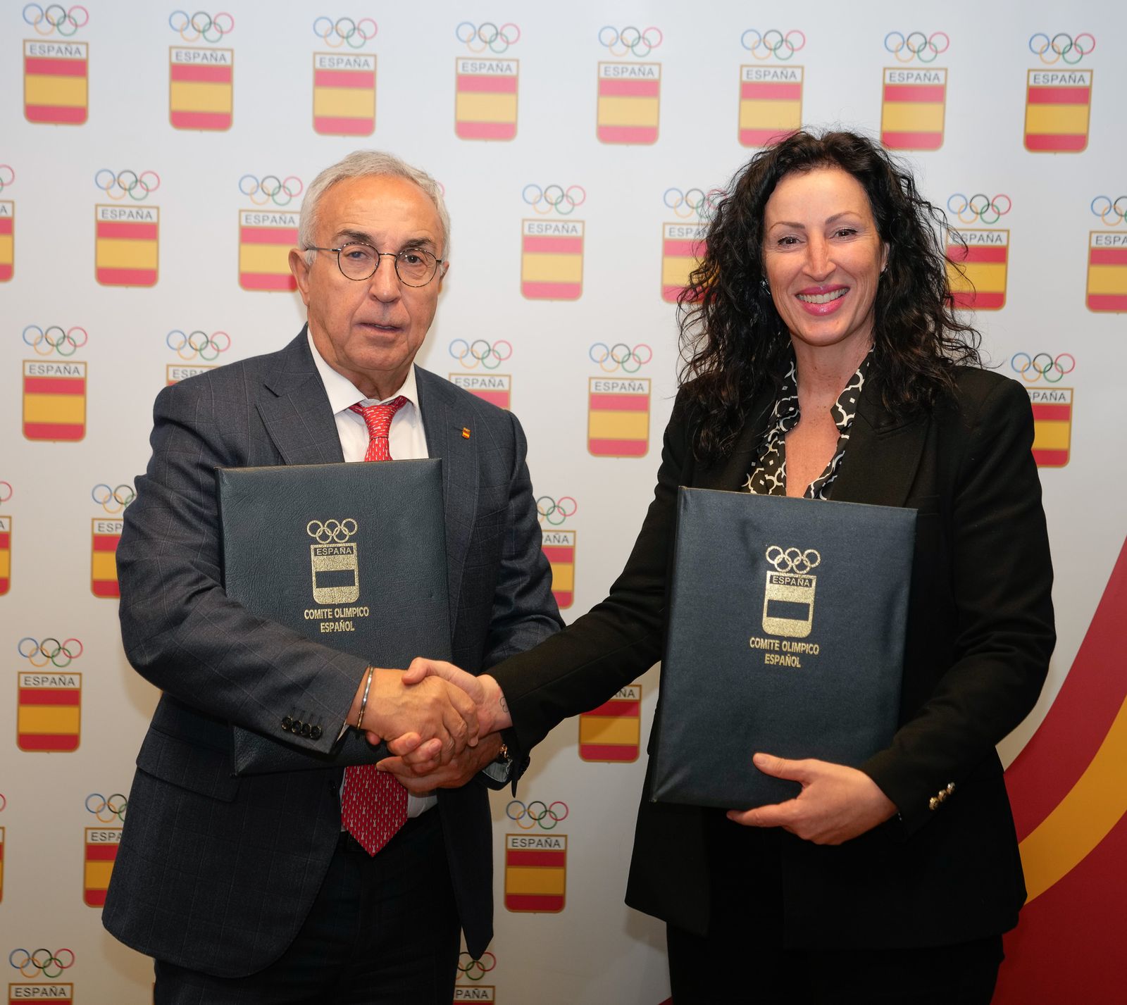 El presidente del COE, Alejandro Blanco, con la alcaldesa de Almería.