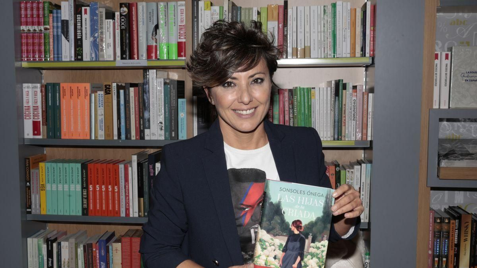 La novela de Sonsoles Ónega, 'Las hijas de la criada', se convertirá en una nueva serie de Atresmedia.