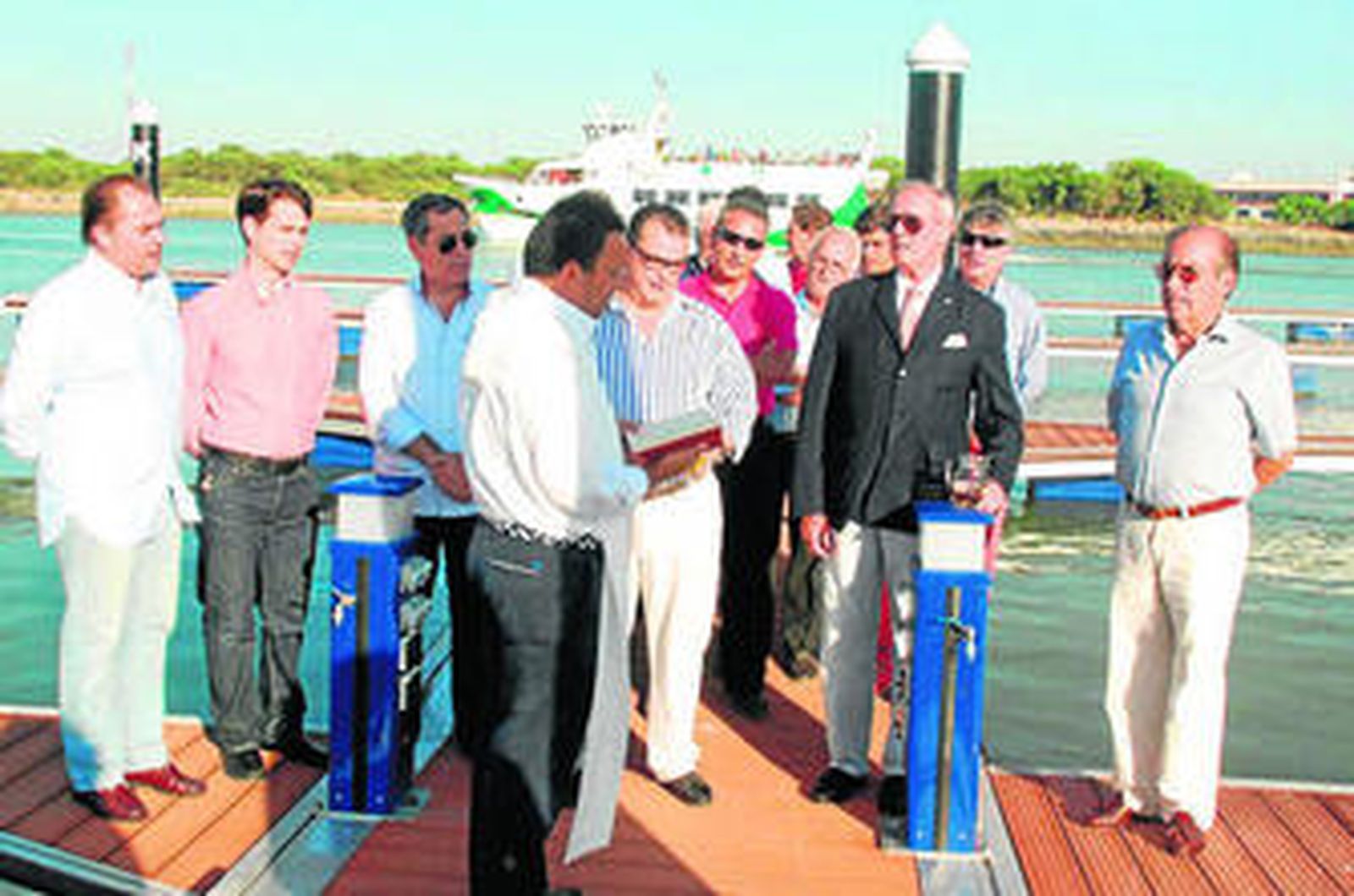 Una imagen de la bendición oficial de los nuevos pantalanes del Club Náutico.