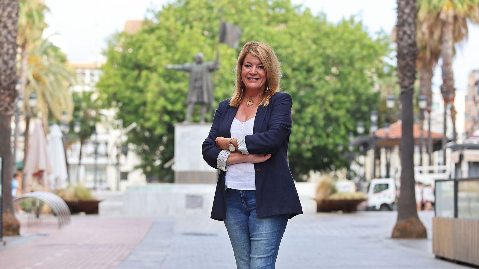La alcaldessa de Huelva, Pilar Miranda, en la Gran Vía de la Capital onubense. La alcaldessa de Huelva, Pilar Miranda, en la Gran Vía de la Capital onubense.