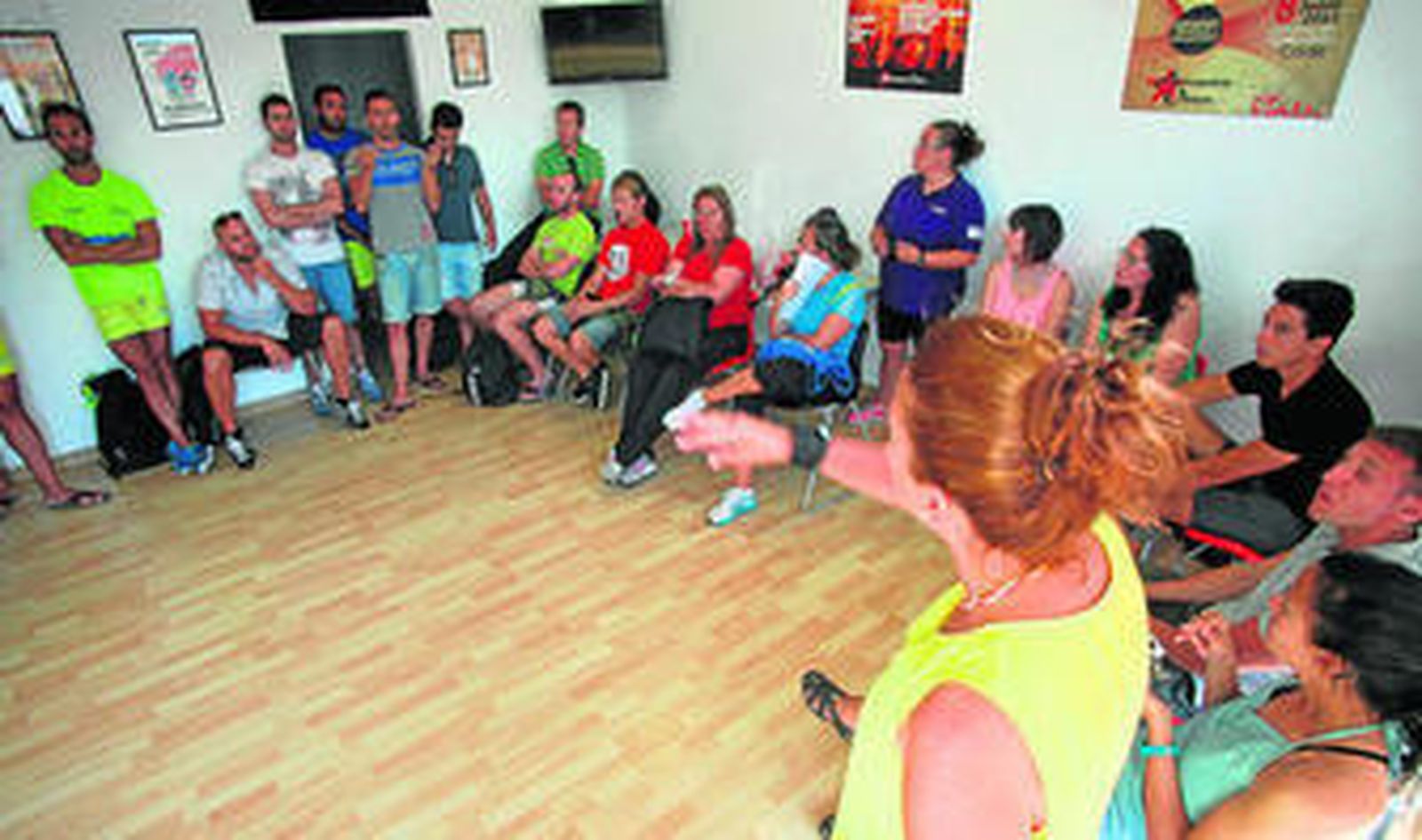 La plantilla de los servicios de socorrismo y salvamento de las playas de Cádiz, reunida en la tarde de ayer.