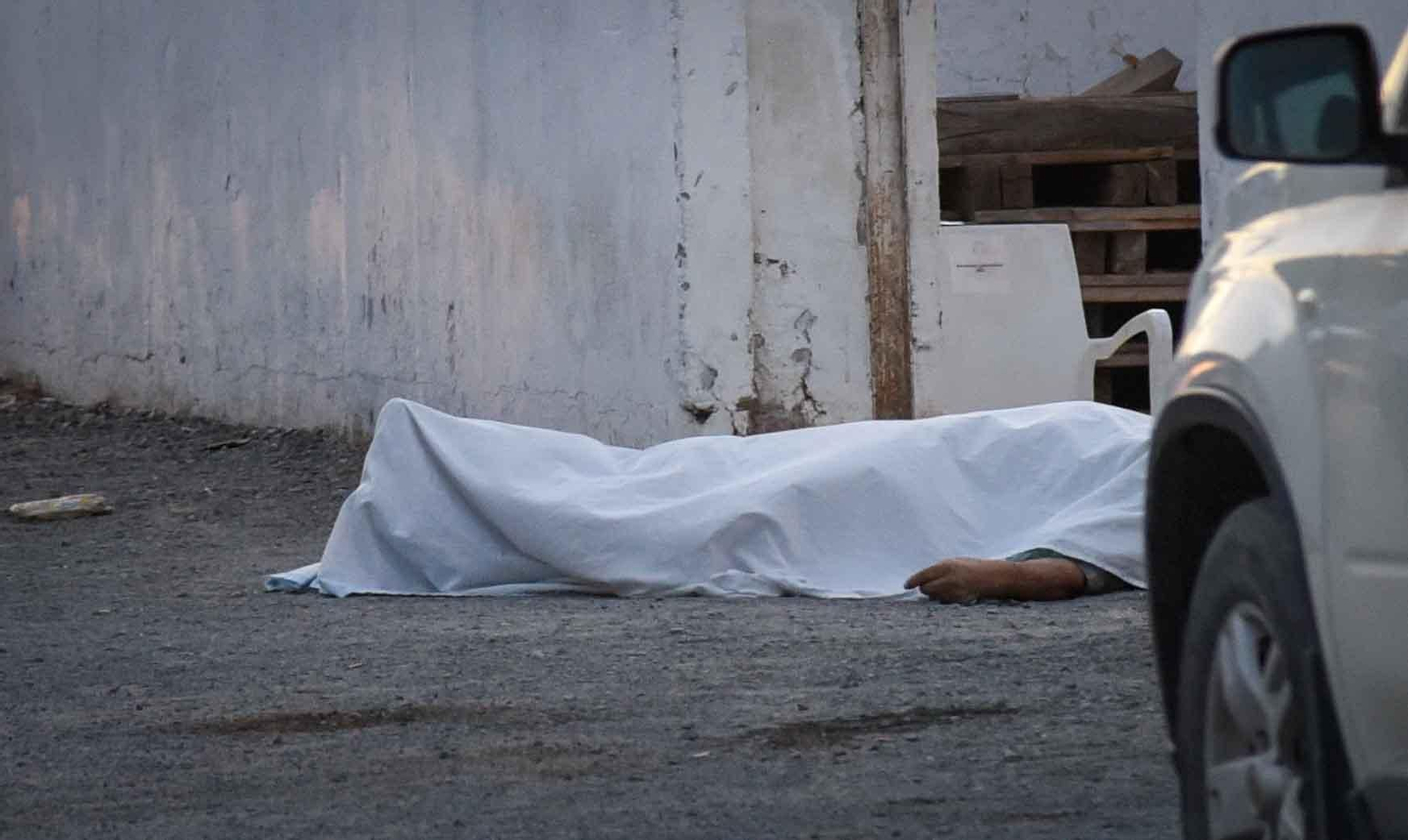Dos muertos y un herido en un tiroteo en una urbanización de Carmona