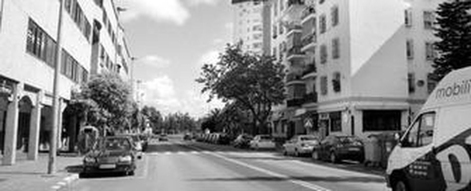 Imagen panorámica de la avenida México casi desierta sobre las cinco de la tarde.