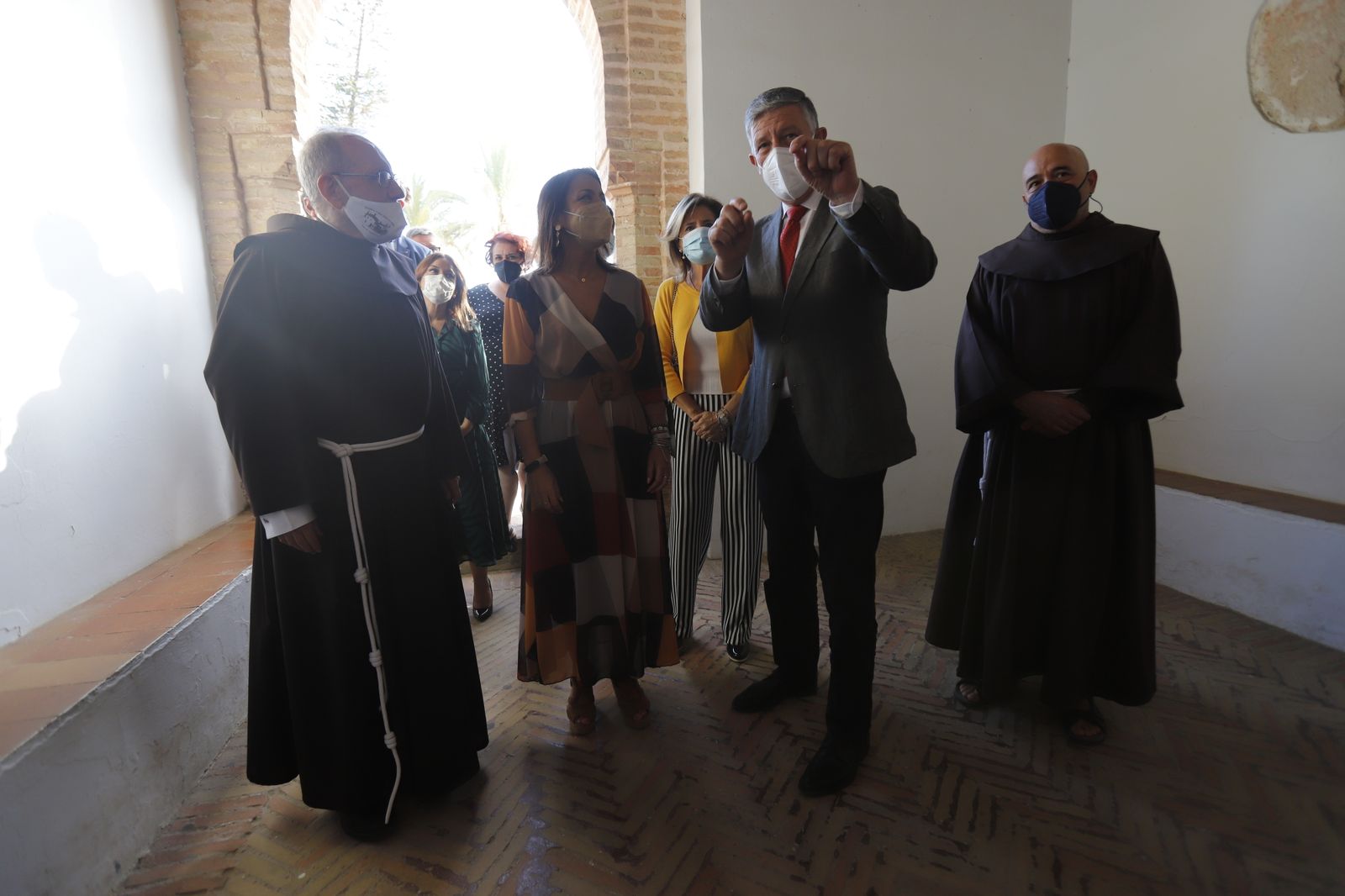 La presidenta del Parlamento, Marta Bosquet, junto al resto de miembros de la Mesa, visita al Monasterio de La Rábida