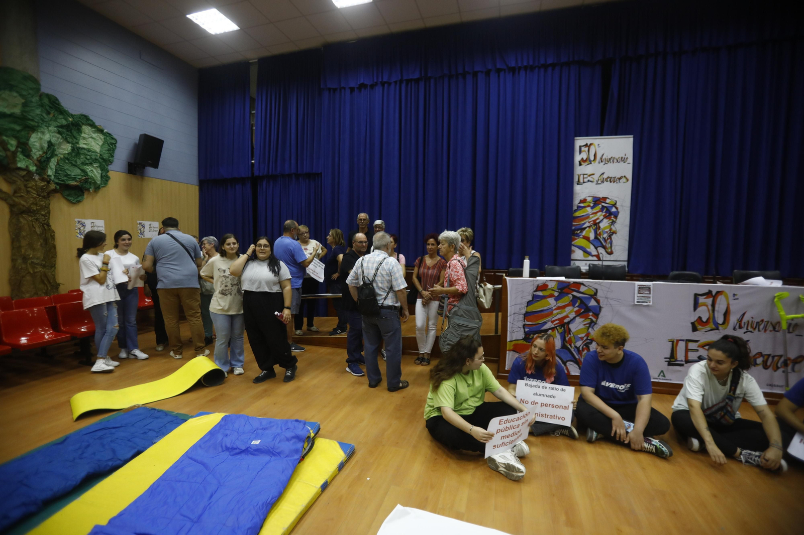 Las imágenes del encierro de la comunidad educativa en el instituto Averros de Córdoba