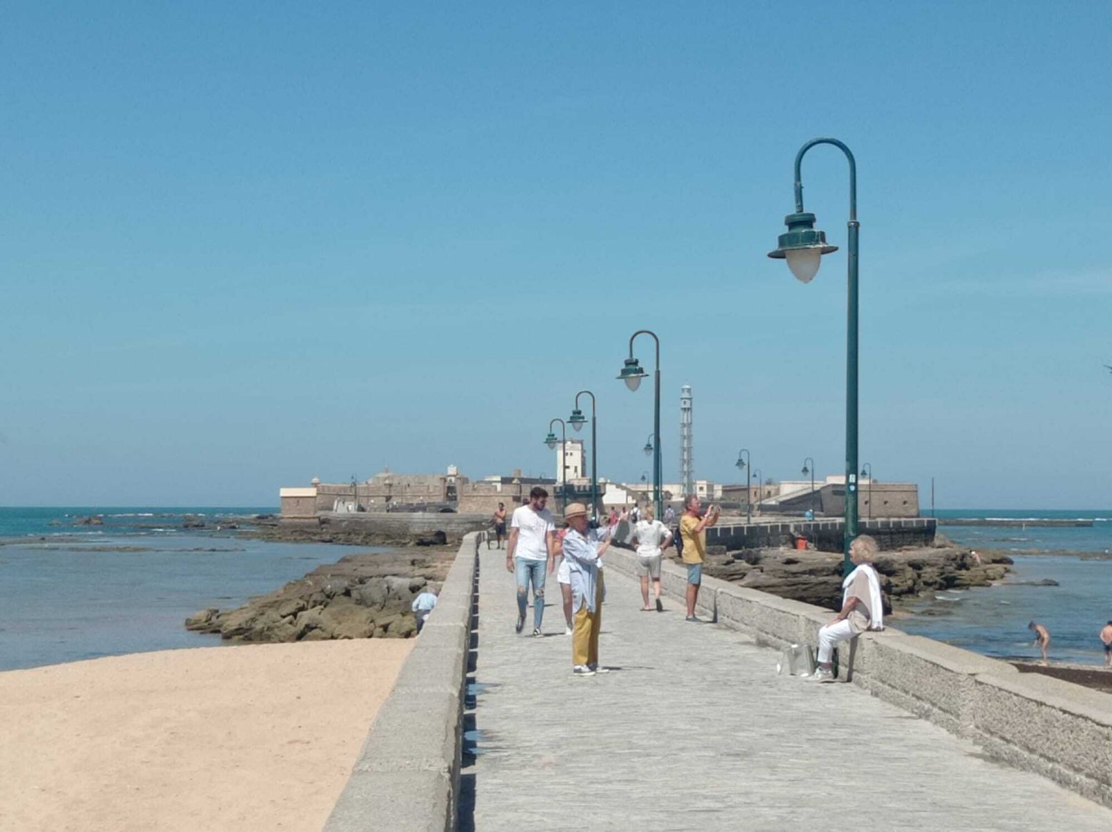Paseo de acceso al Castillo de San Sebastián.