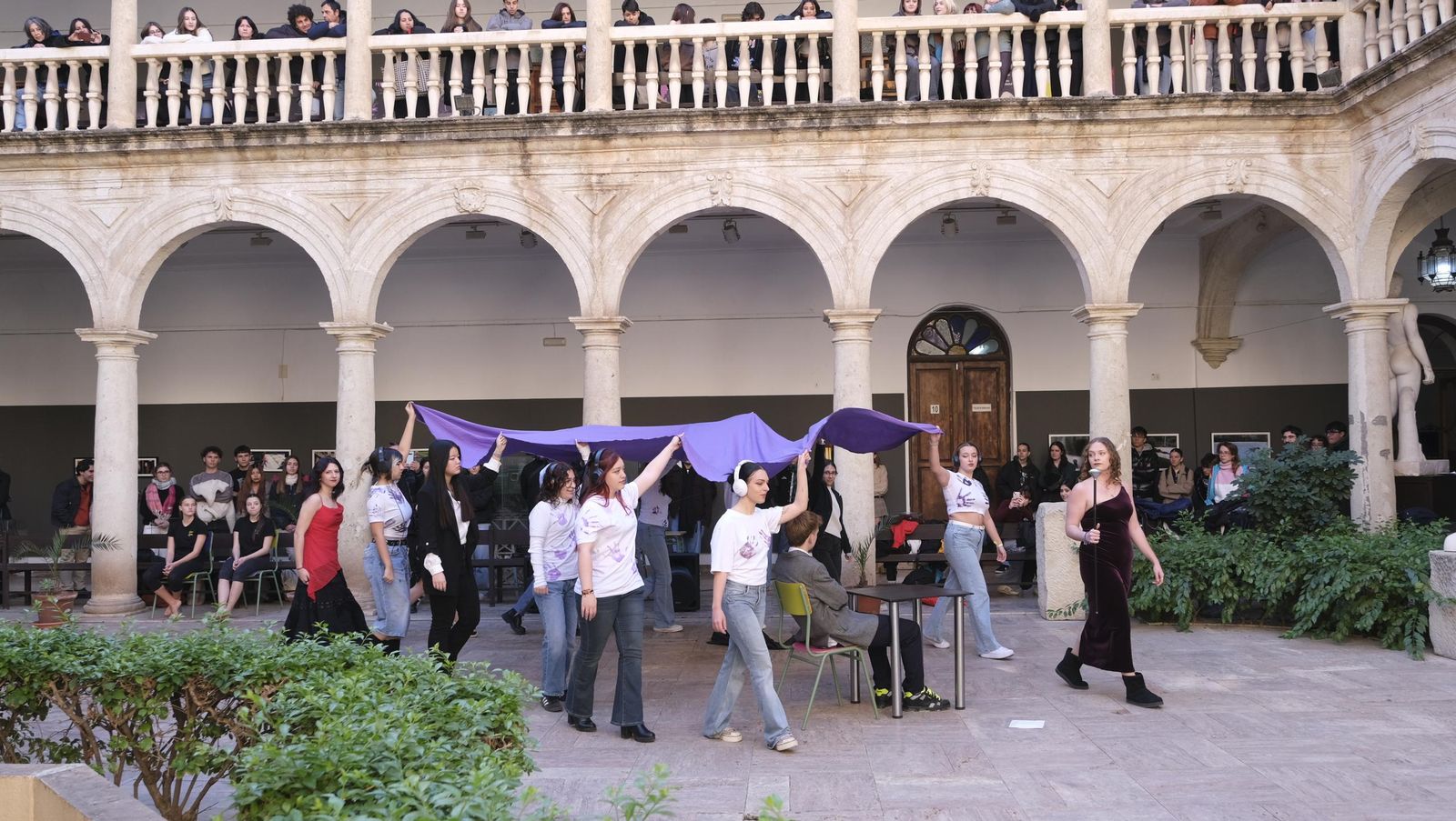 ¿Eres + machista o + racista?, exposición en la Escuela de Artes de Almería, en imágenes