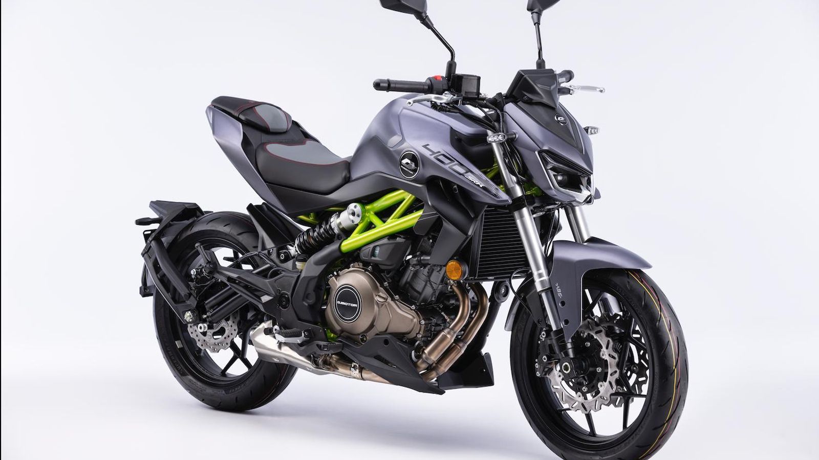 Los SRK 400 son los representantes de la gama naked.