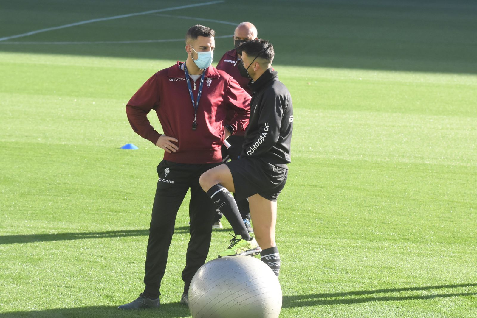 El regreso al trabajo del Córdoba CF tras el parón navideño, en imágenes