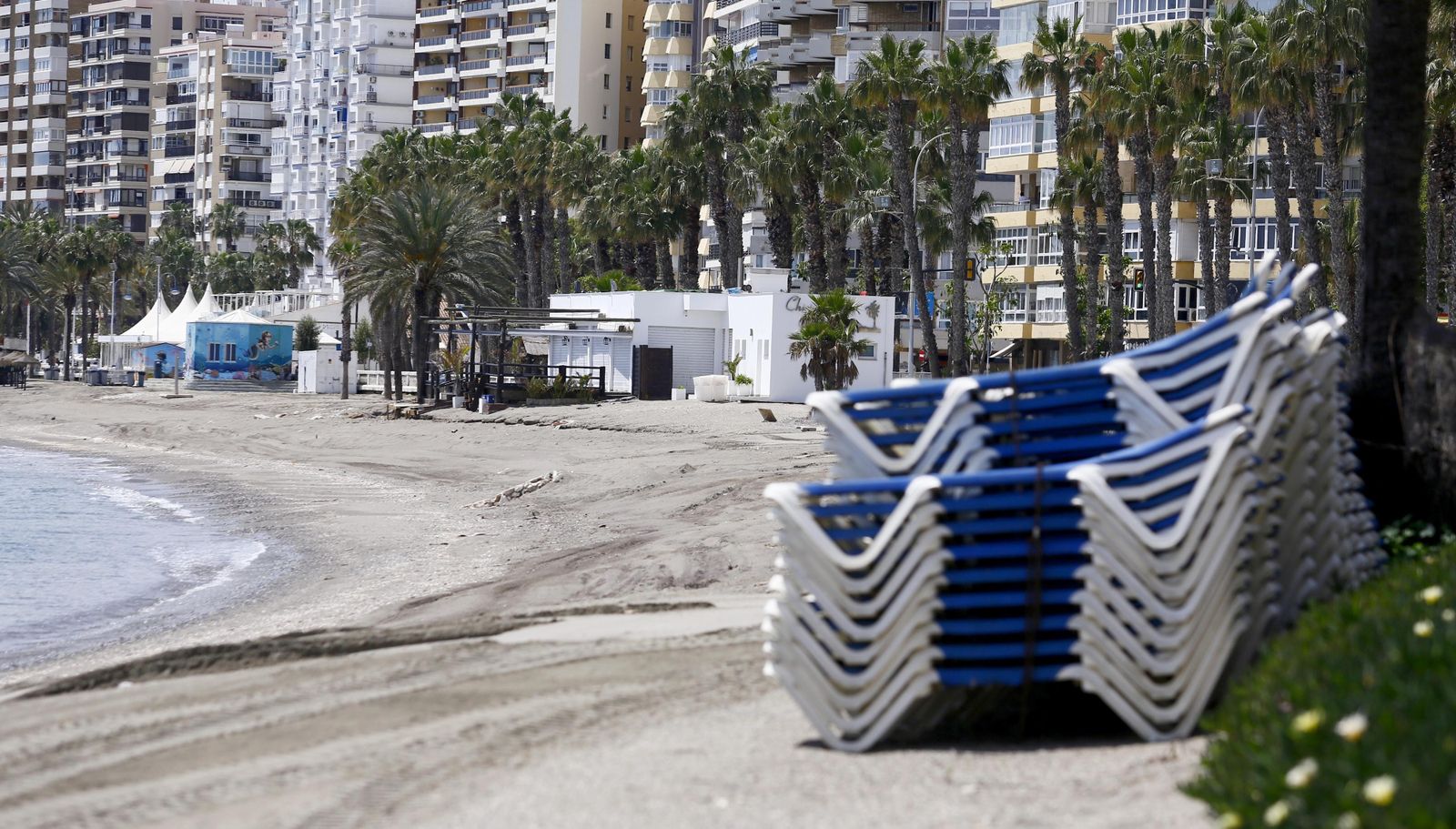 Fotos de la playa de La Malagueta en pleno confinamiento por el coronavirus