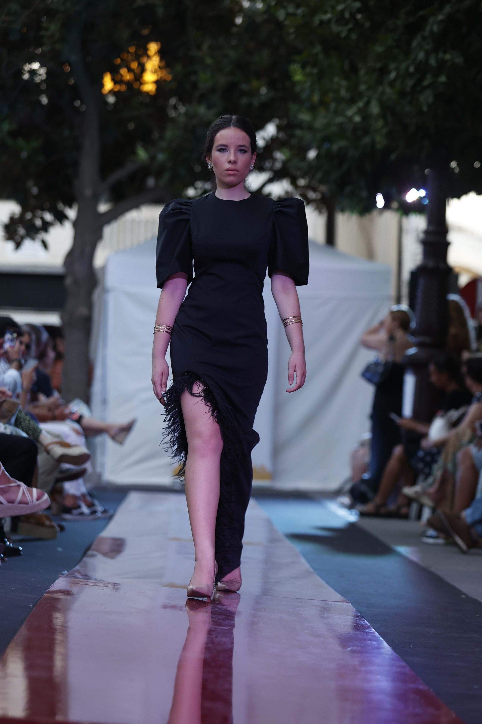 Las imágenes del Desfile de Jóvenes Diseñadores en la Plaza de la Magdalena