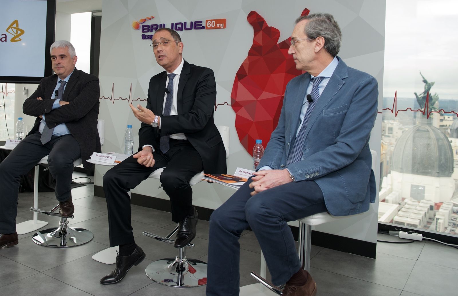 Vicente Arrarte Esteban, cardiólogo del Hospital General de Alicante; Gustavo Vitale, de AstraZeneca España y Manuel Anguita, presidente de la SEC.