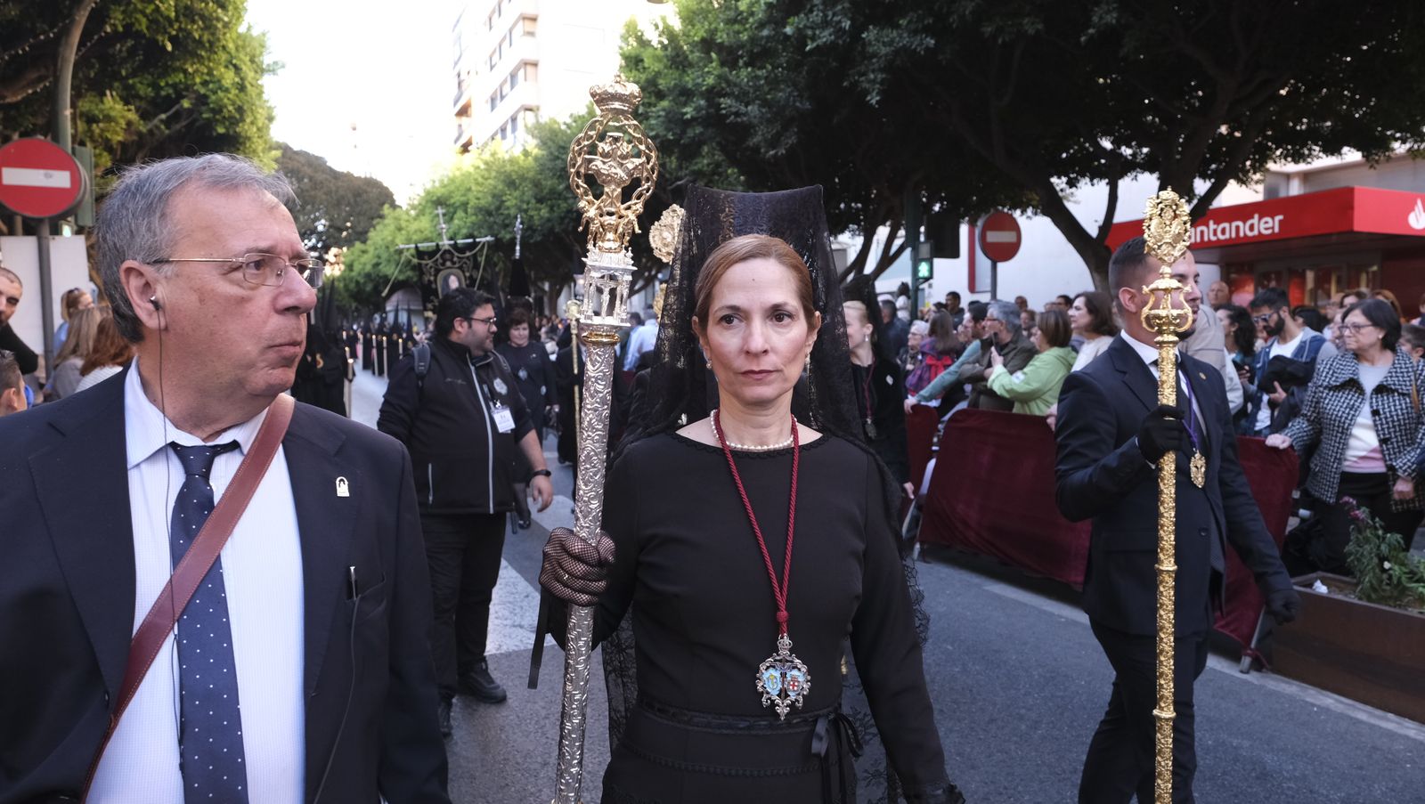 Procesión del Santo Entierro en Almería, en imágenes