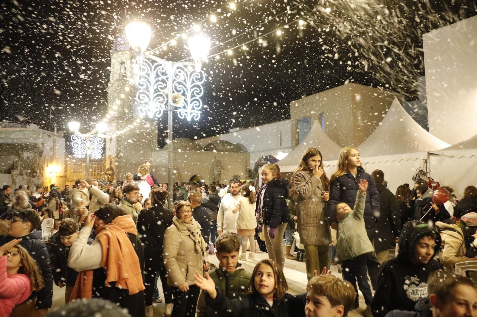 La plaza de la Merced con el Mercado navideño.