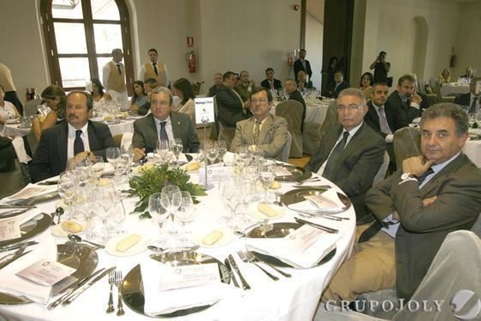 Pedro de Frutos, Manuel Calderón, Antonio Ramírez, Pablo Lorenzo y el decano del Colegio de Arquitectos, Víctor Manuel Gómez.

Foto: Julio Gonzalez-Joaquin Pino-Jose Braza