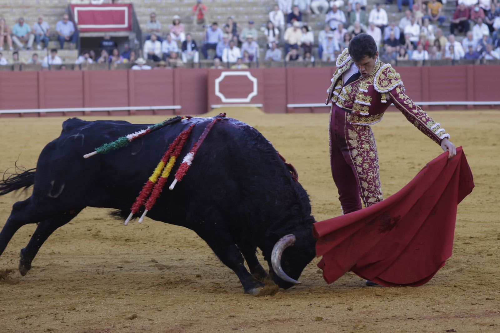 Las Imágenes de la cuarta corrida de abono en la Maestranza de Sevilla