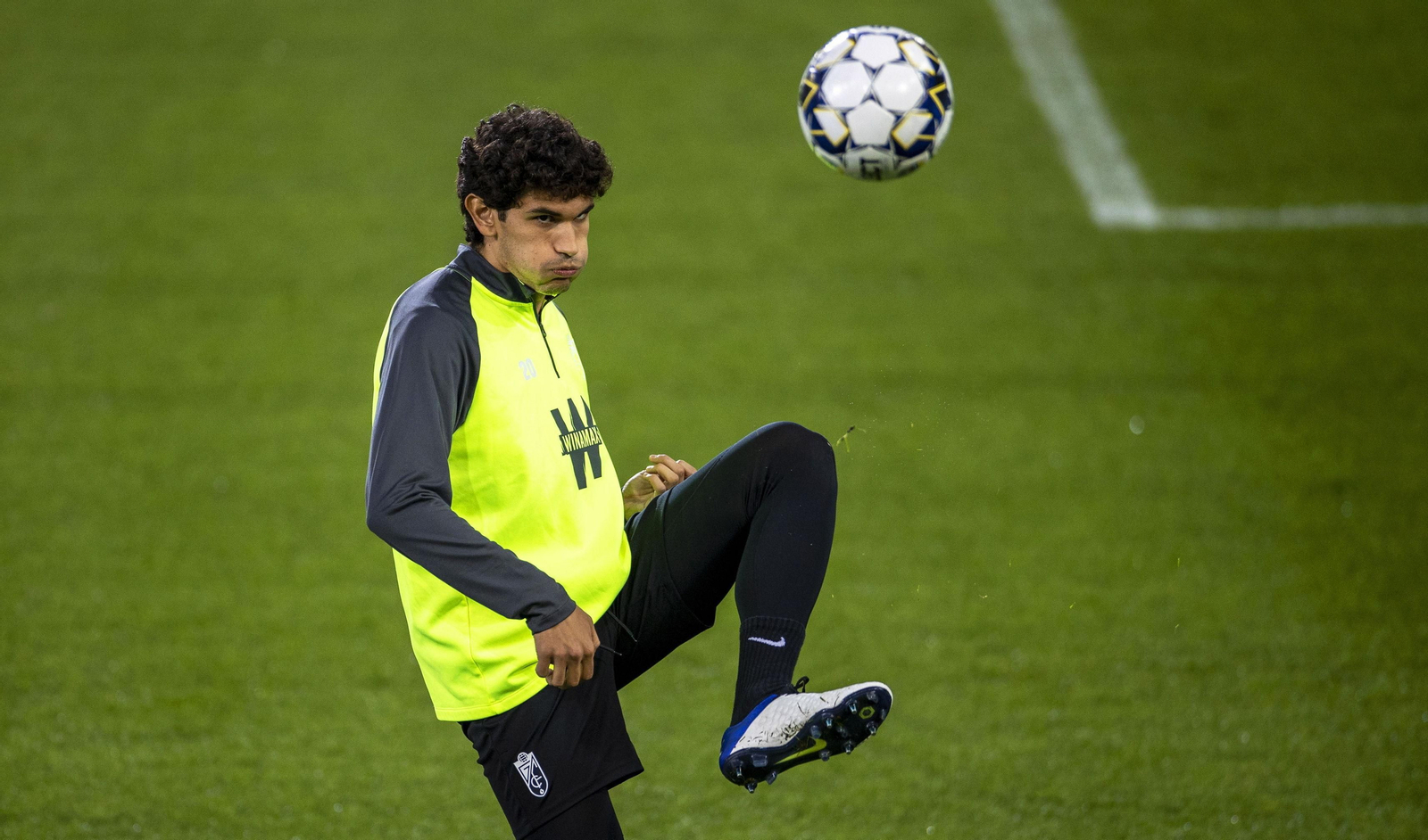 Jesús Vallejo, calentando antes del partido ante el Malmoe.