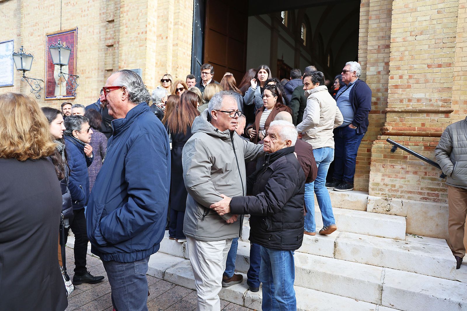 Las fotografías del emotivo adiós a Natividad de la Torre, la abuela onubense fallecida en Adamuz