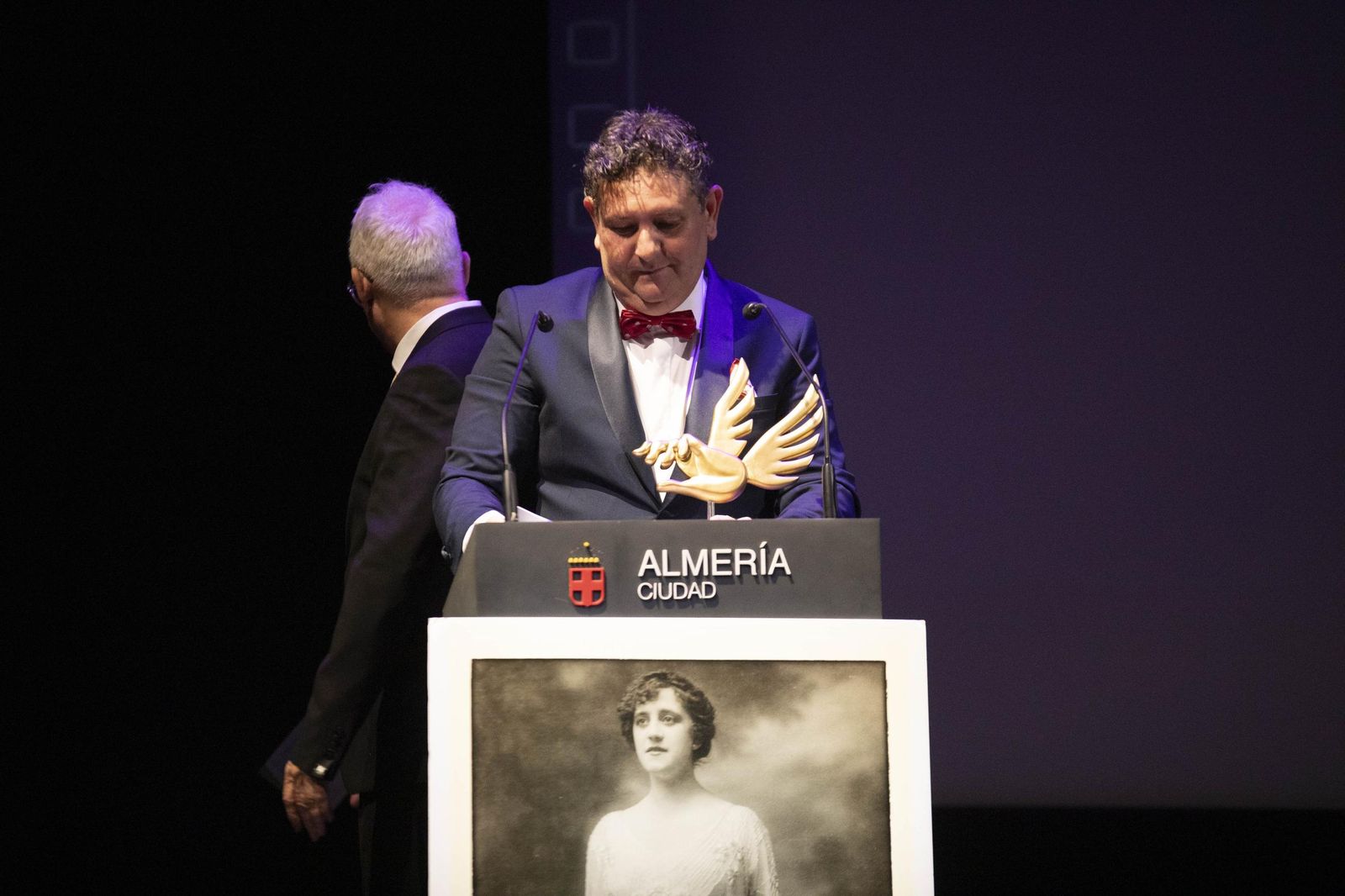 El estreno en Almería del largometraje documental "Concha Robles", en imágenes