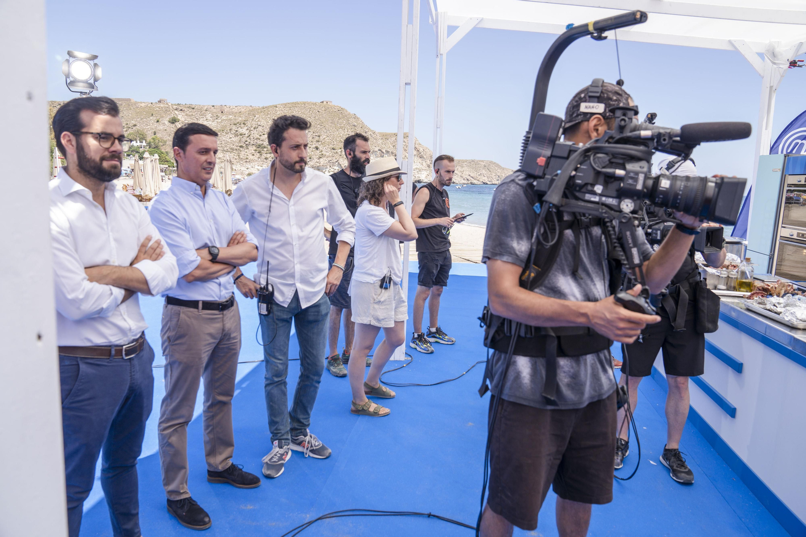 Momento de la grabación del programa con el presidente de Diputación a la izquierda.