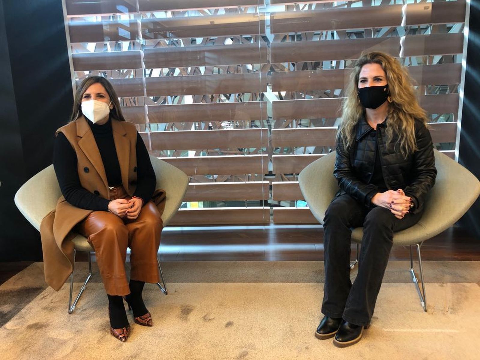 Irene García y Ana Mestre, en el encuentro que han mantenido este miércoles.