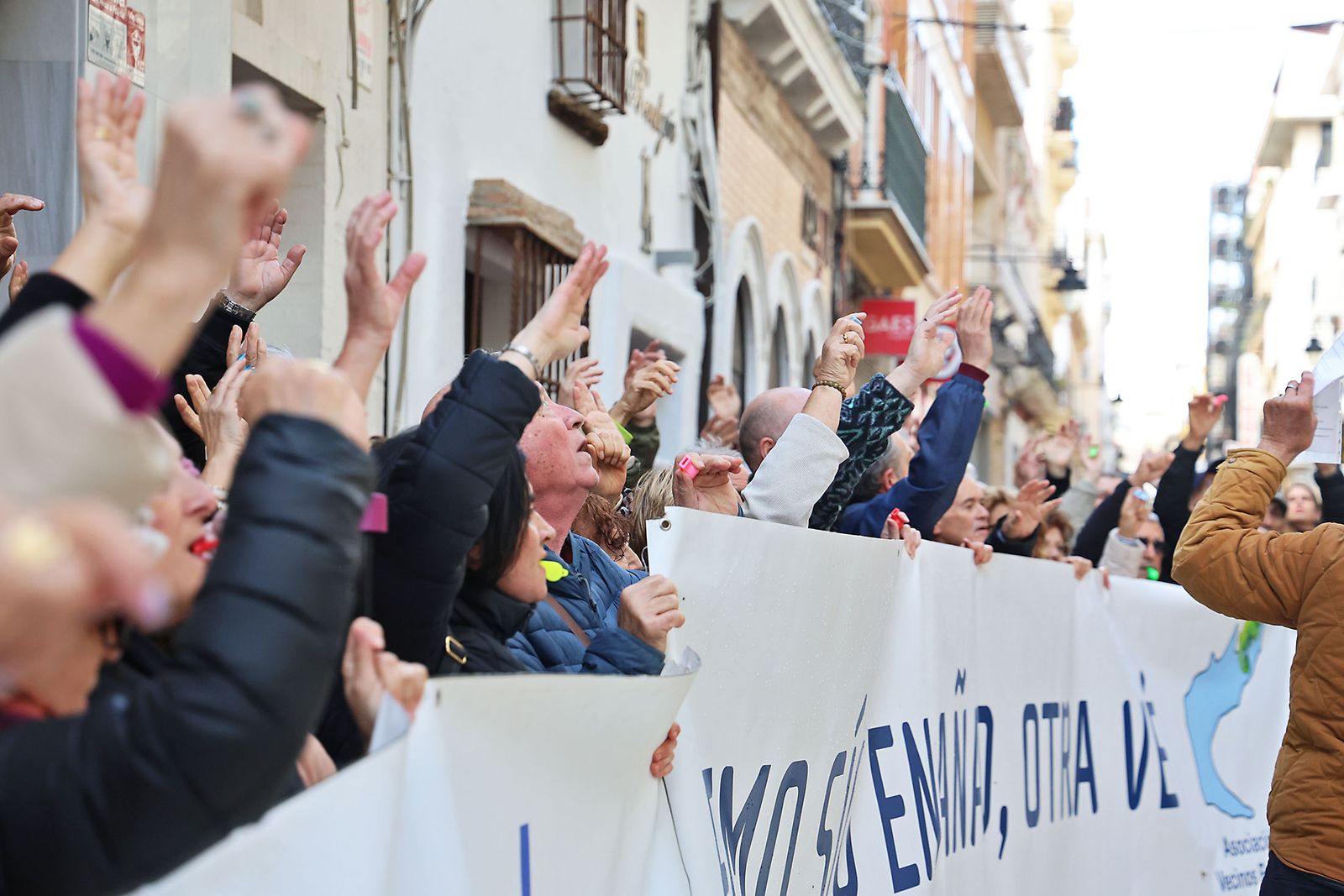 Fotografías de la manifestación en Huelva para exigir la regeneración de las playas