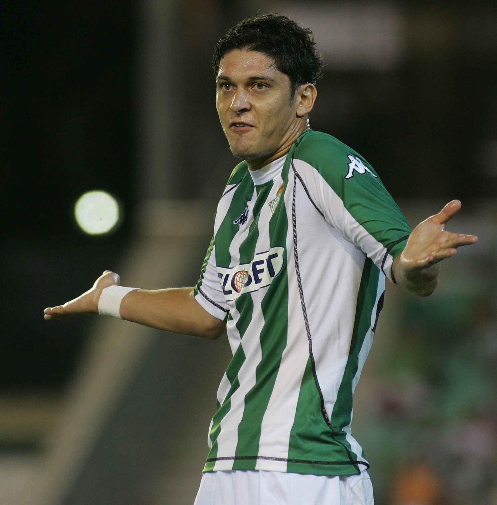 Edú, en un encuentro con el Betis.