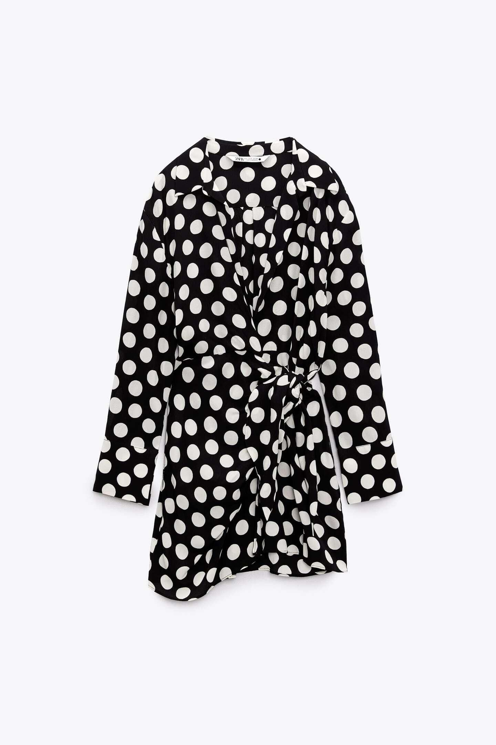 Vestido de lunares camisero de Zara. Vestido de lunares camisero de Zara.