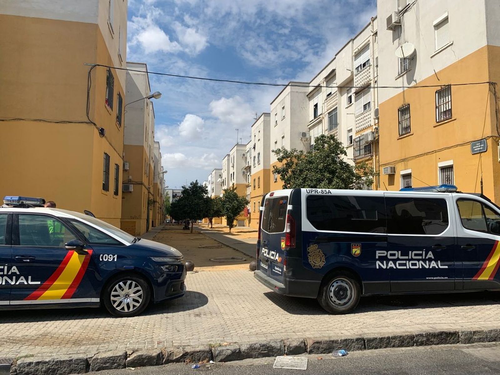 Dos coches de la Policía Nacional en Las Letanías, donde se hizo un registro.