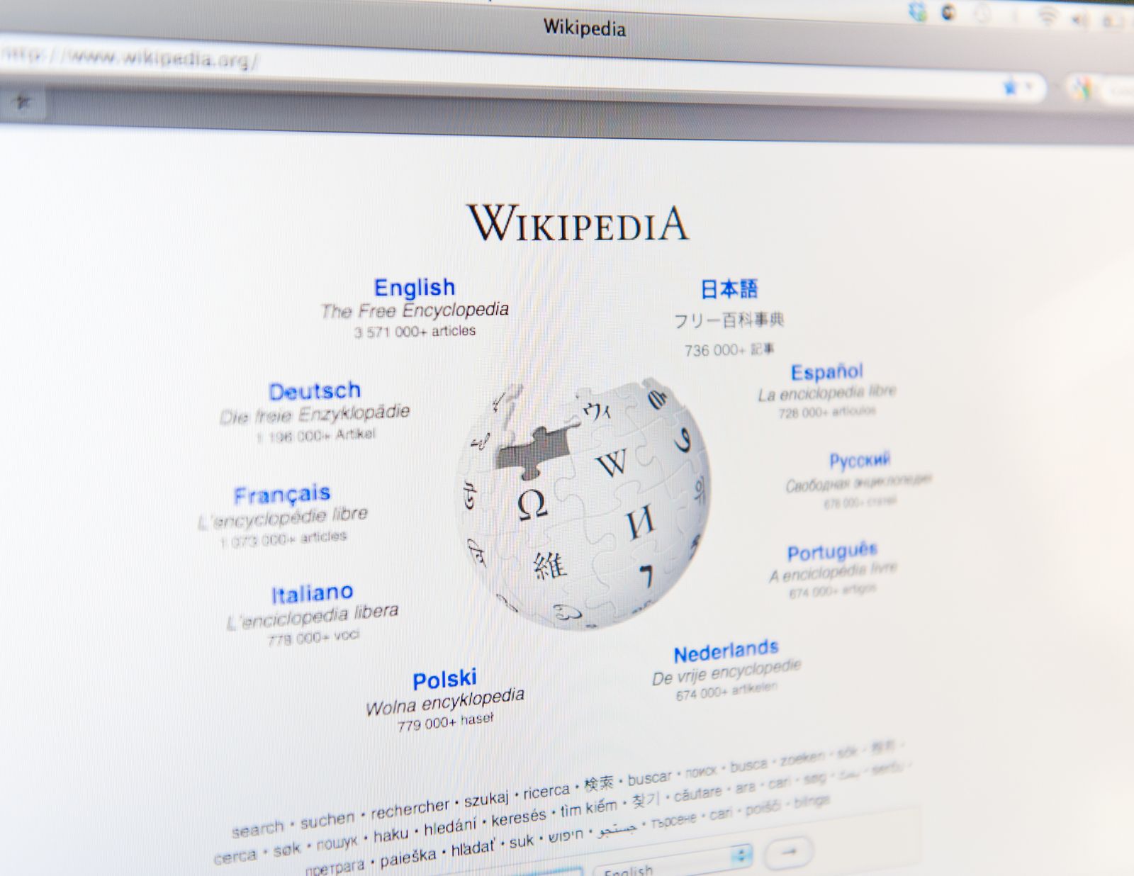 Wikipedia es el más grande y popular sitio de consulta en Internet.