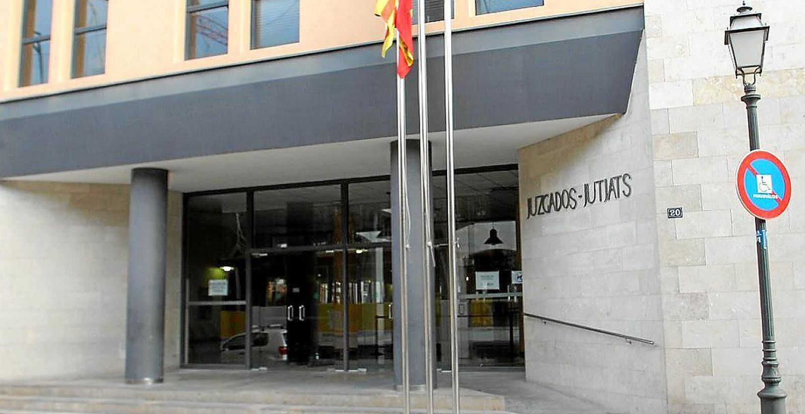 Un hombre reconoce haber matado a golpes con un hacha a una yegua en Mallorca