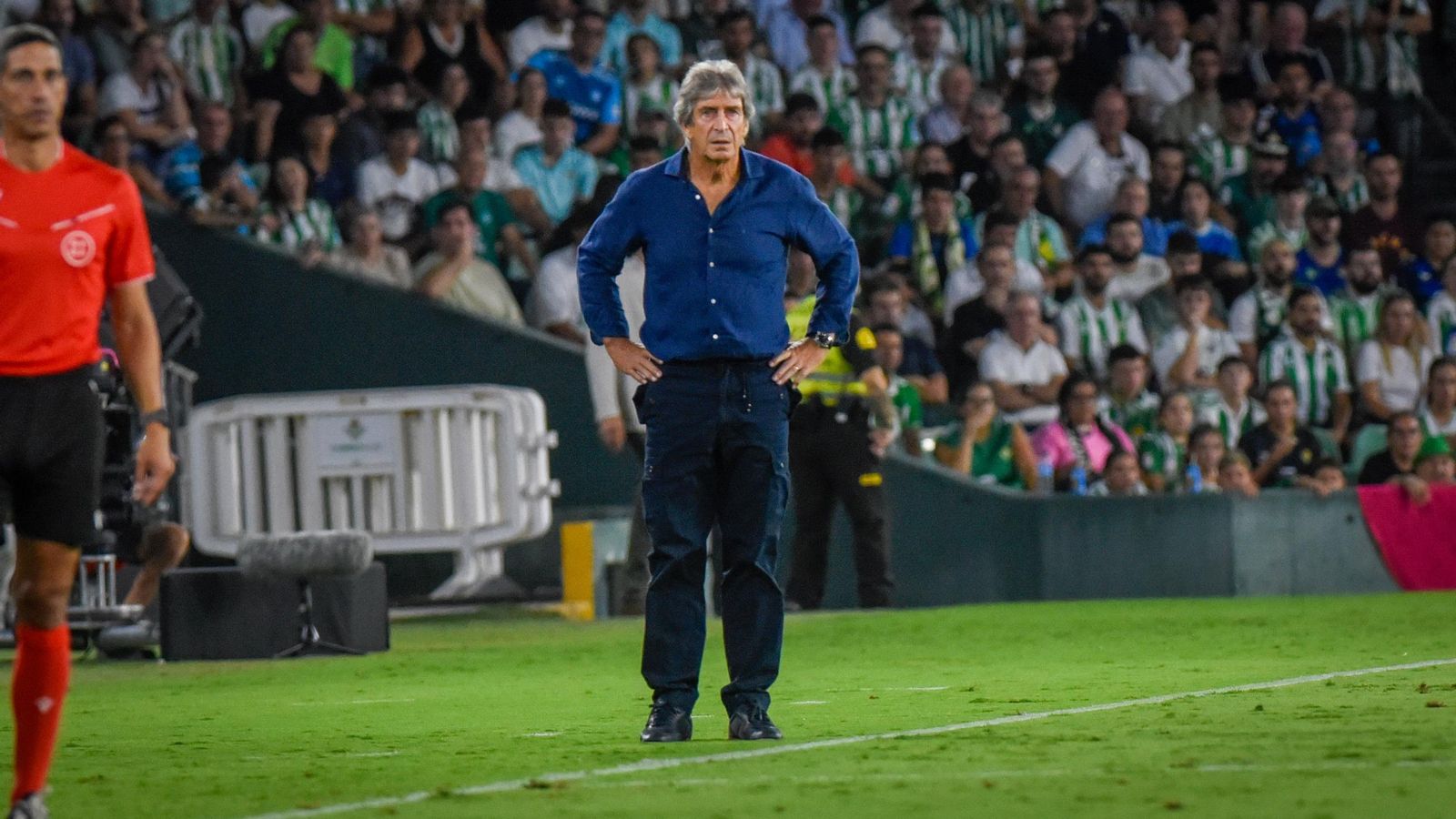 Manuel Pellegrini observa el encuentro del Betios ante el Leganés.