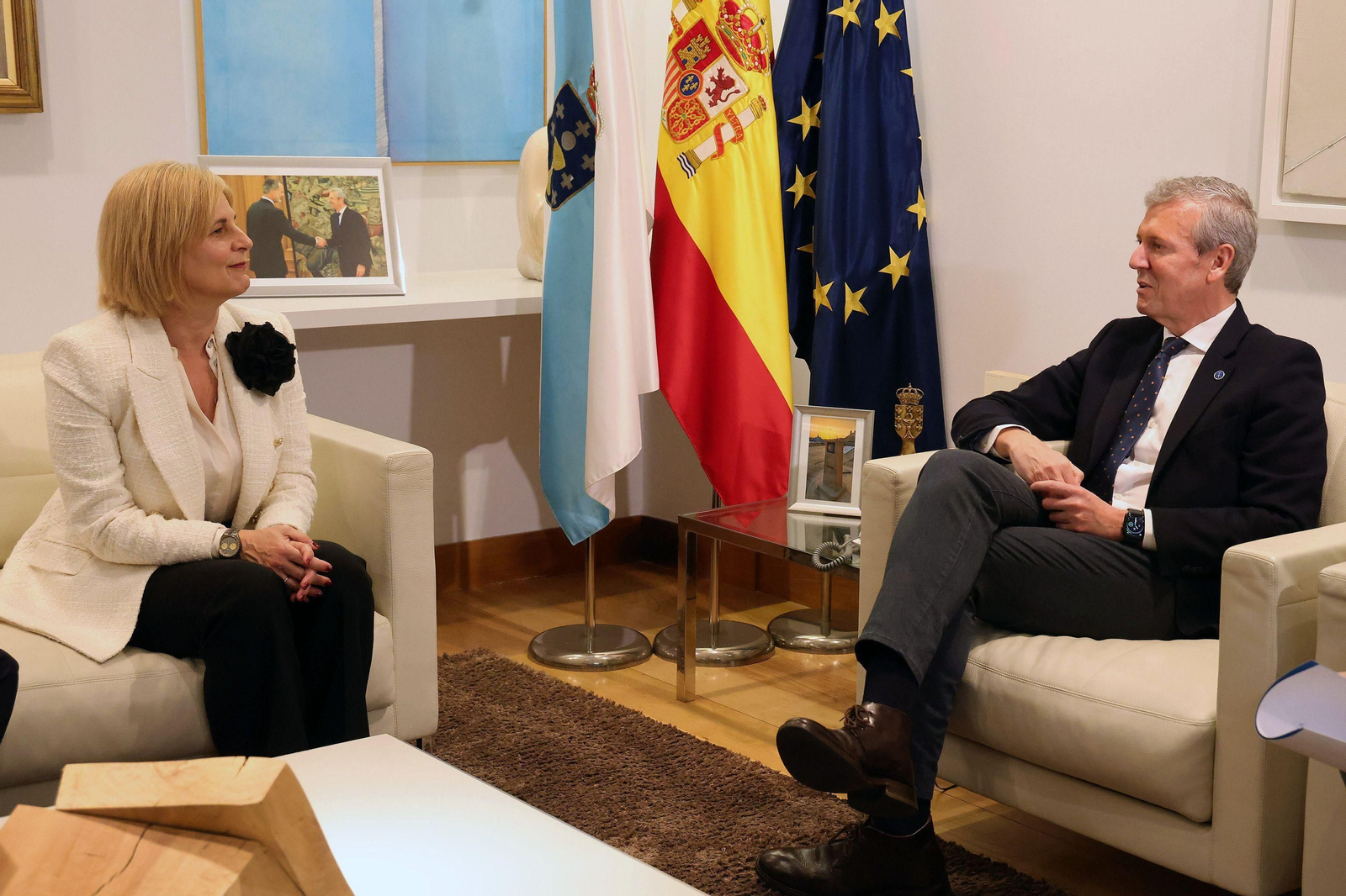 Un instante de la reunión entre el presidente de la Xunta de Galicia y la presidenta de la FEMP.