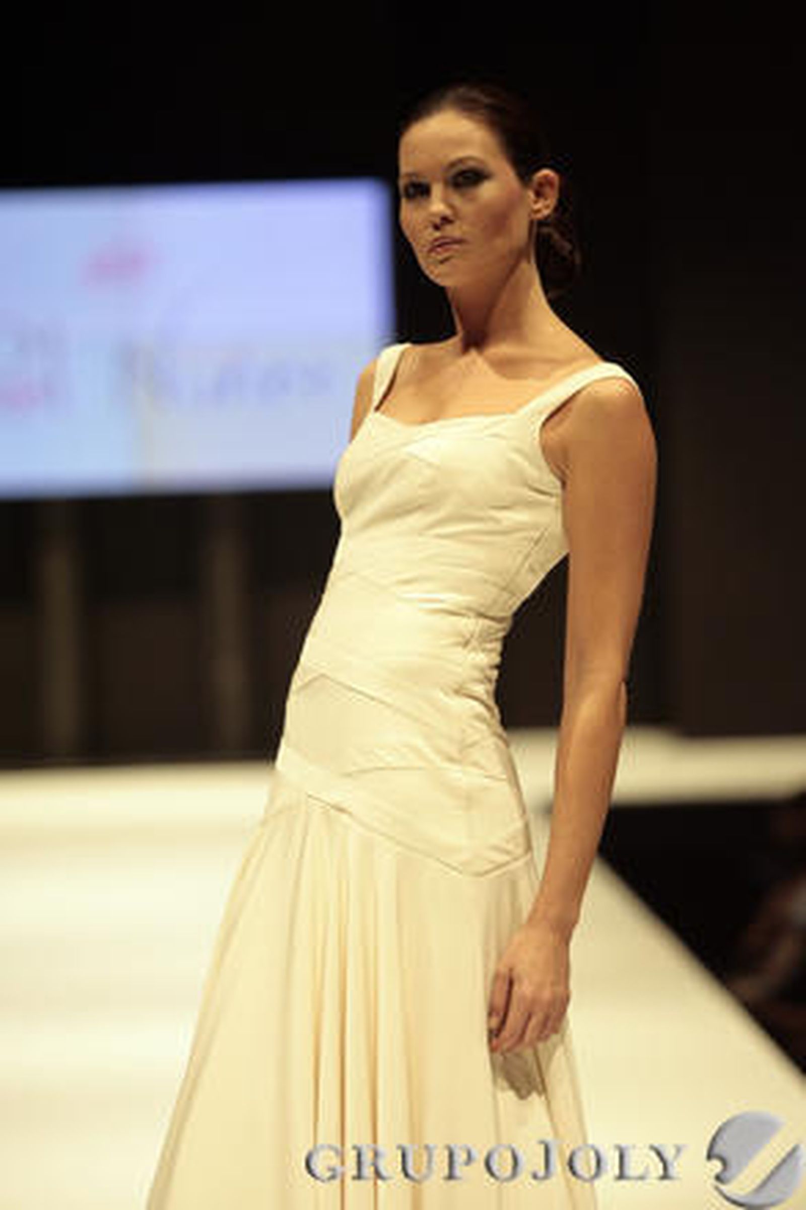 Desfile de Pol Núñez en 'Sevilla de Boda'.

Foto:Juan Carlos Muñoz